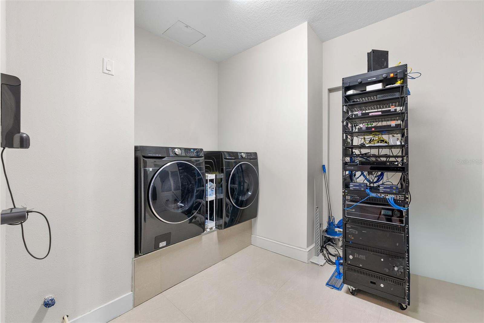 Listing photo id 60 for 449 12th Street 2801