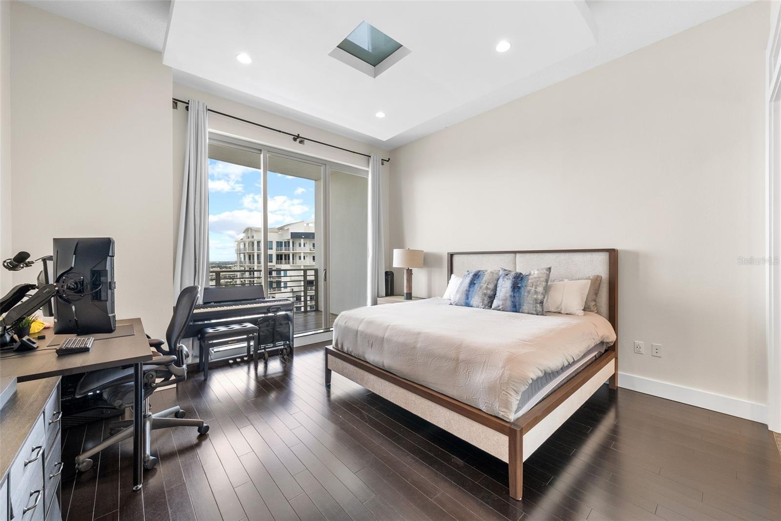 Listing photo id 61 for 449 12th Street 2801