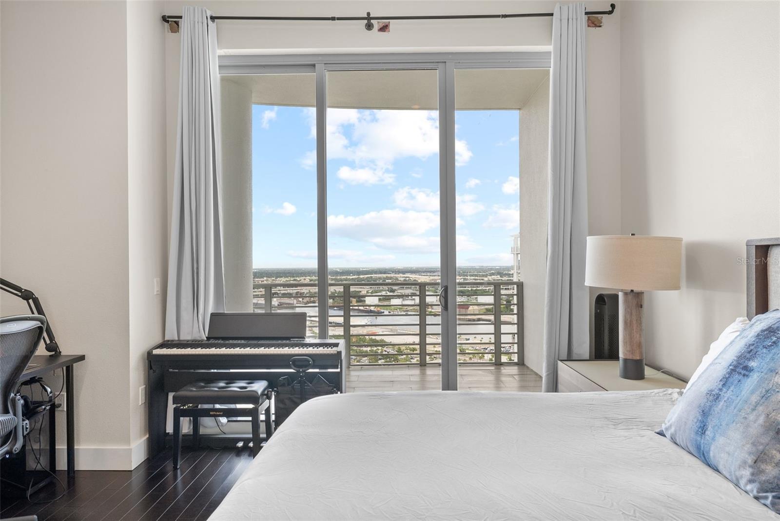 Listing photo id 62 for 449 12th Street 2801