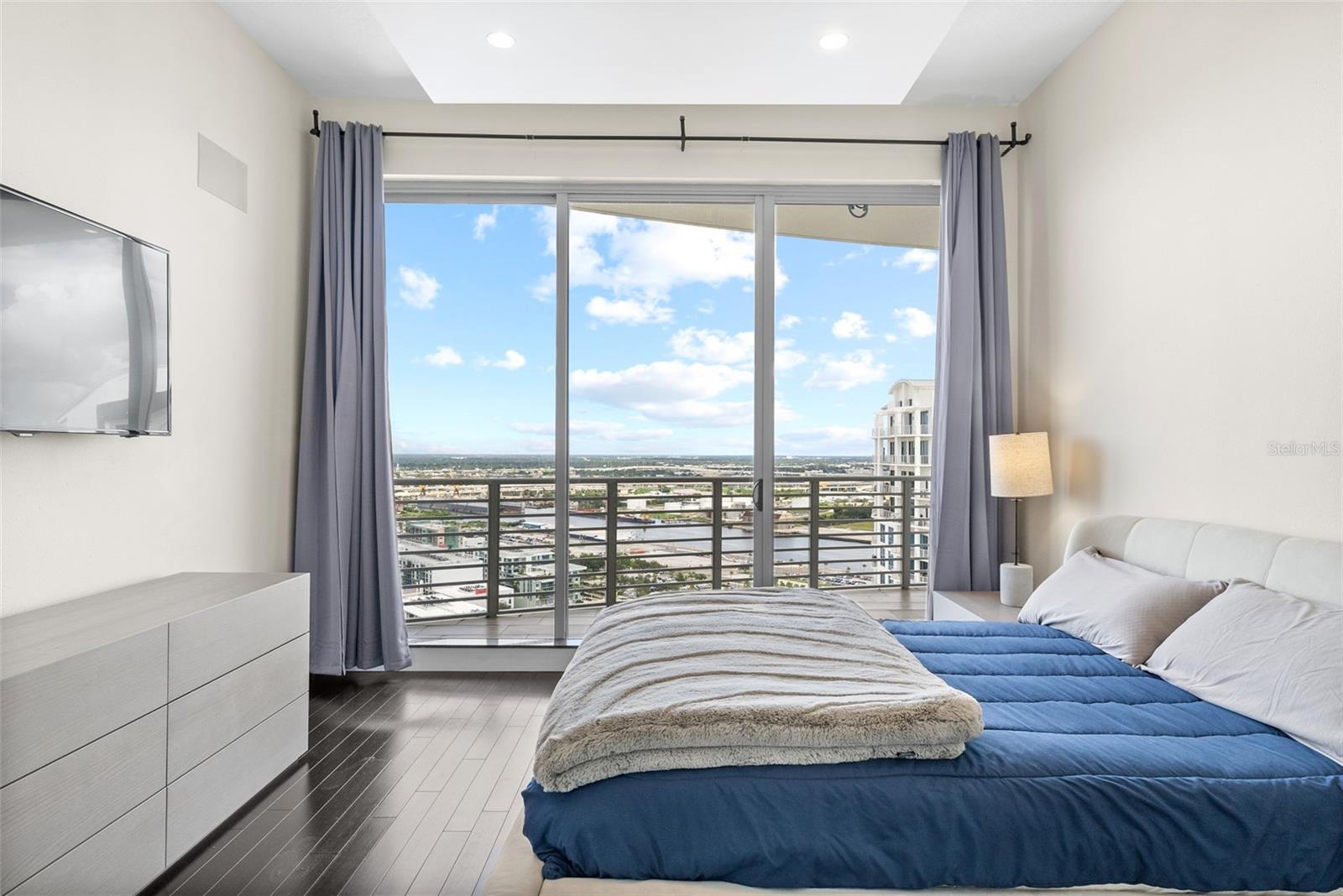 Listing photo id 67 for 449 12th Street 2801