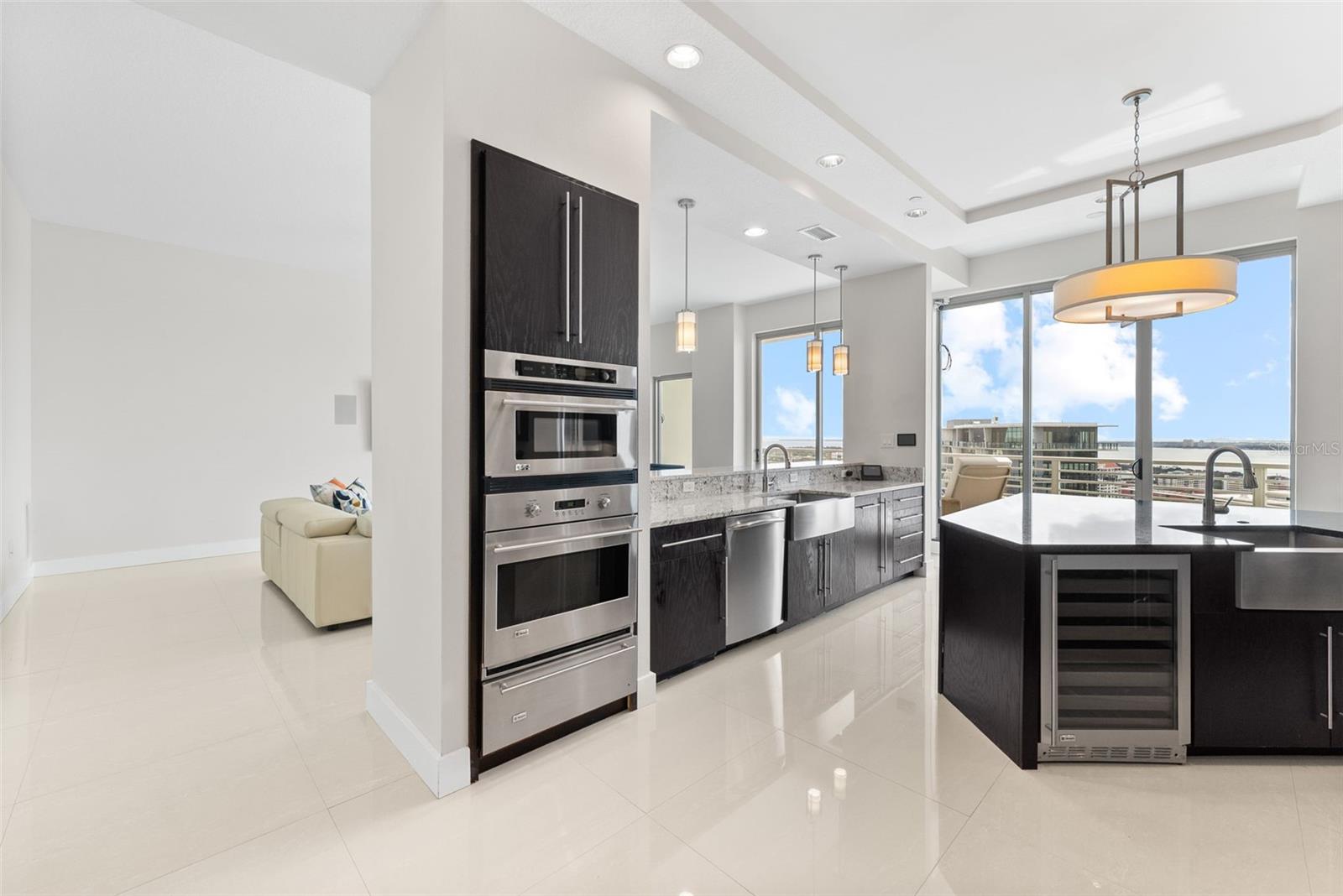 Listing photo id 86 for 449 12th Street 2801
