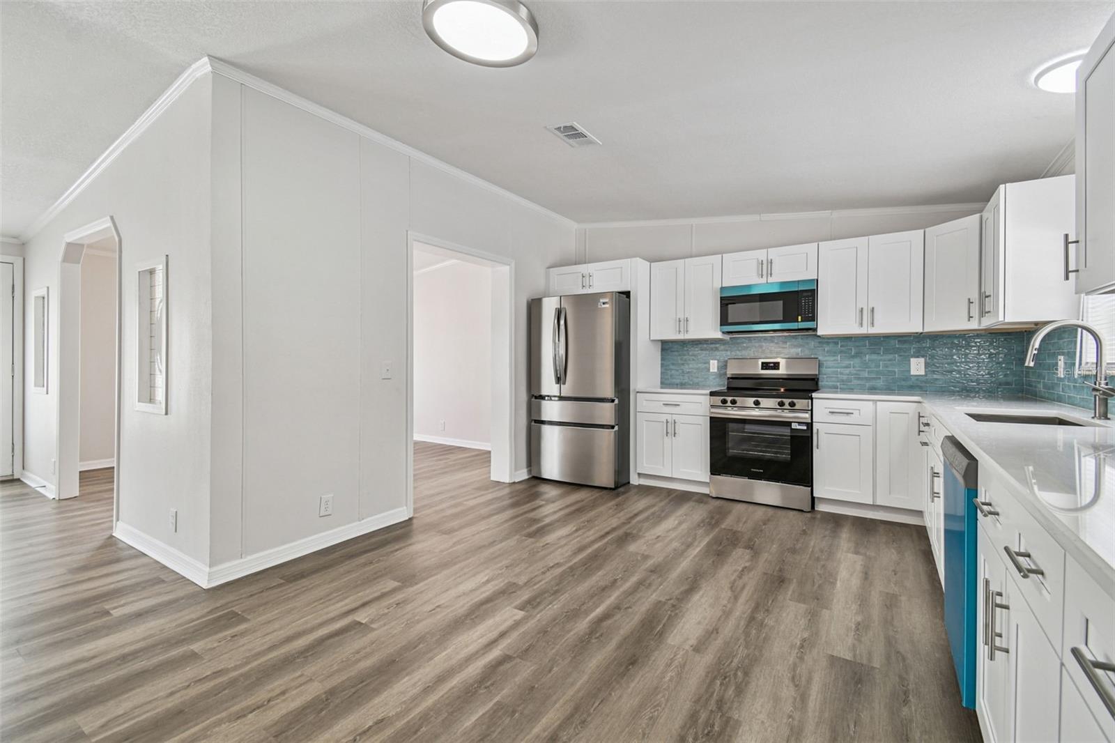 Image 6 of 31 For 5633 Charles Street