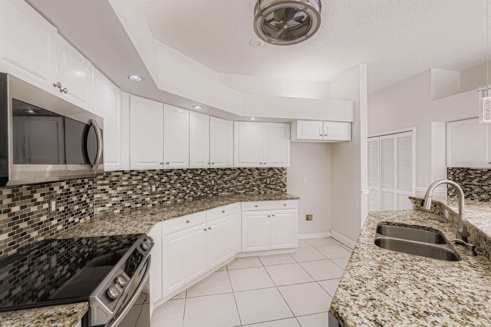 Image 10 of 28 For 14378 Stamford Circle