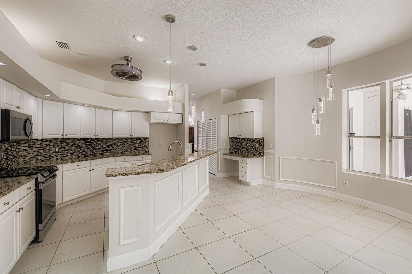 Image 11 of 28 For 14378 Stamford Circle