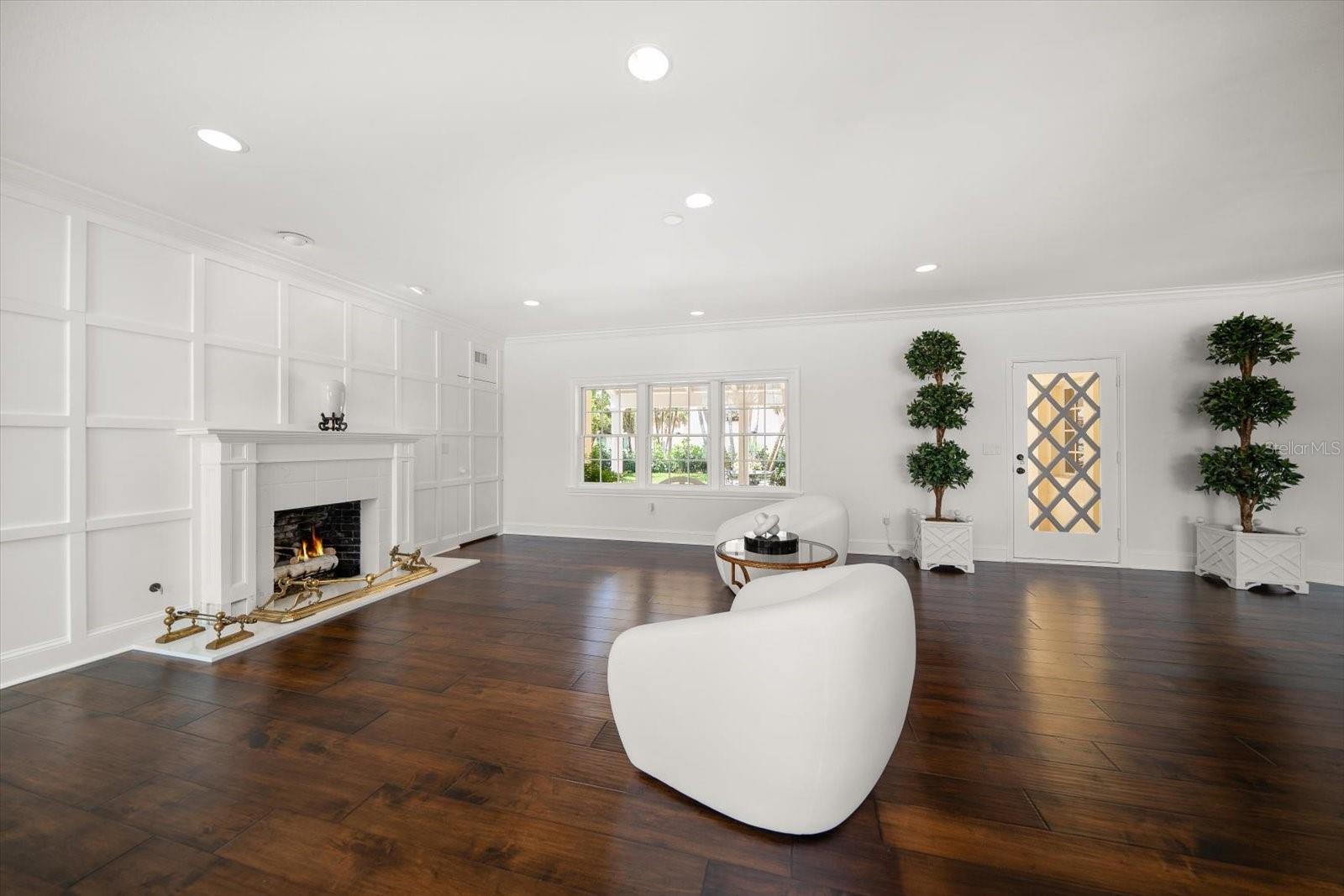 Image 12 of 87 For 1021 Bay Esplanade