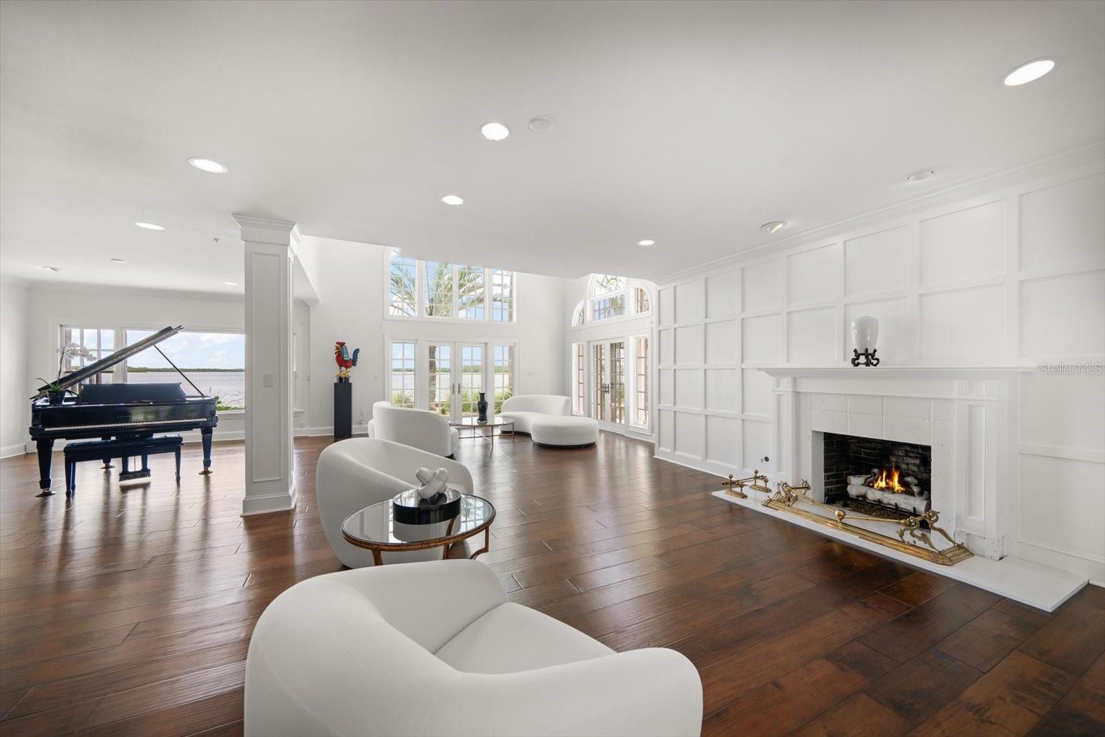 Image 16 of 87 For 1021 Bay Esplanade