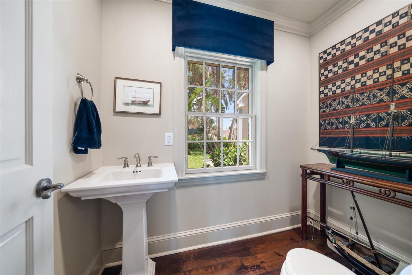 Image 19 of 87 For 1021 Bay Esplanade