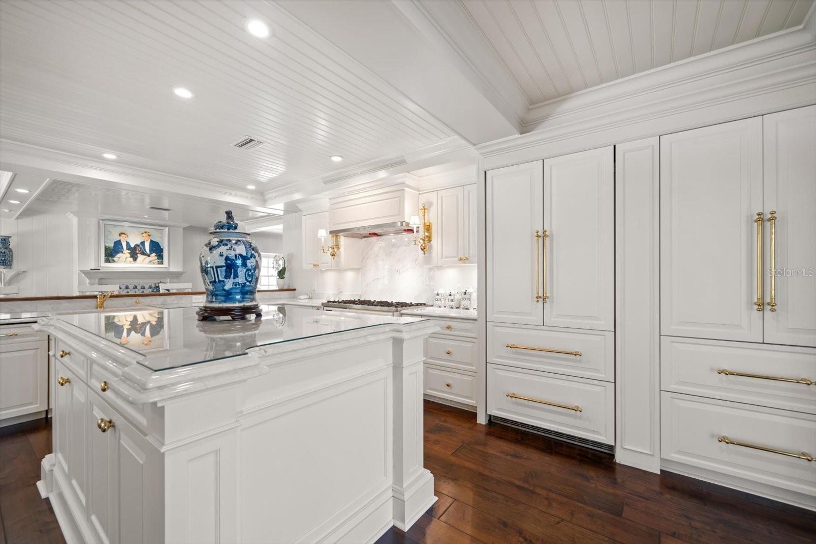 Image 24 of 87 For 1021 Bay Esplanade