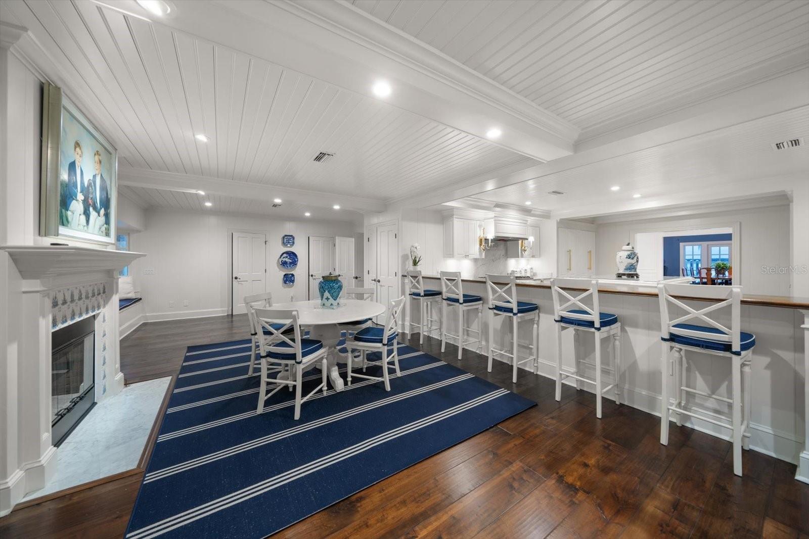 Image 29 of 87 For 1021 Bay Esplanade