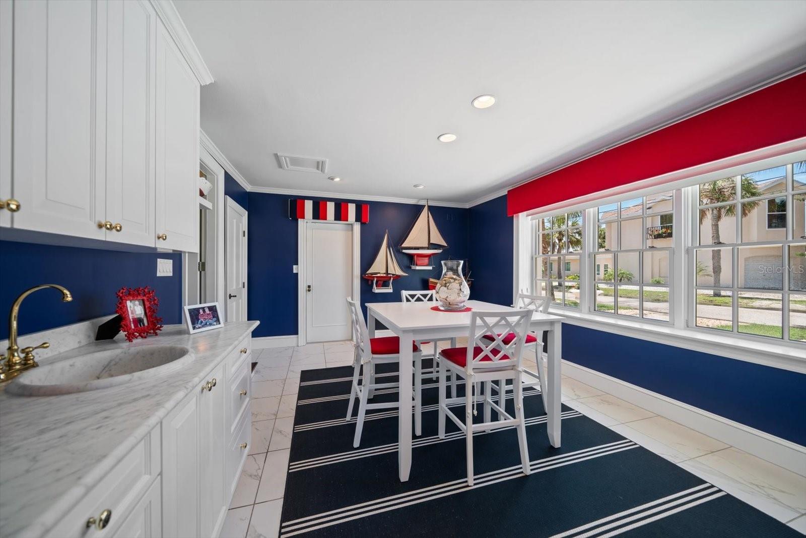 Image 32 of 87 For 1021 Bay Esplanade