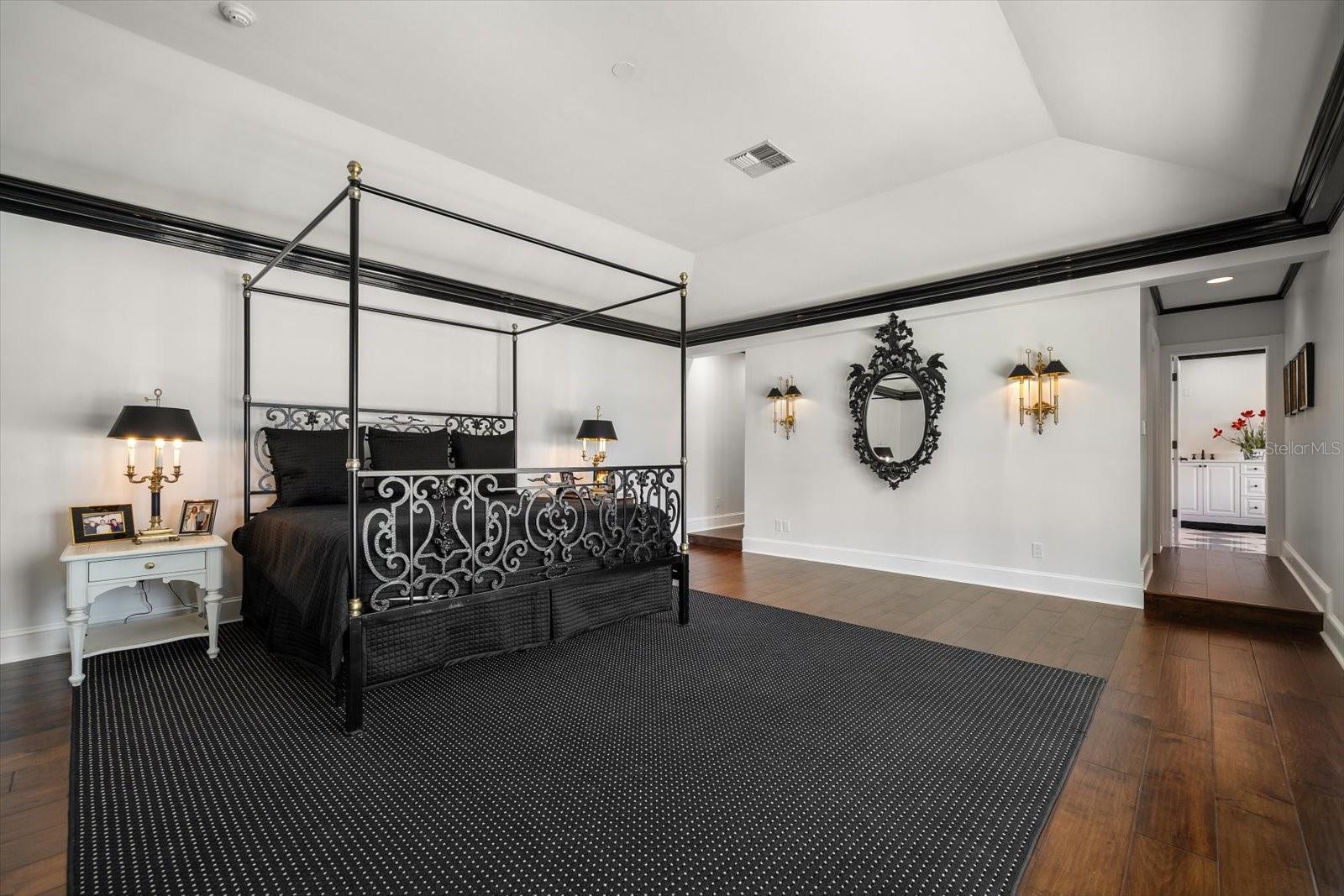 Image 36 of 87 For 1021 Bay Esplanade