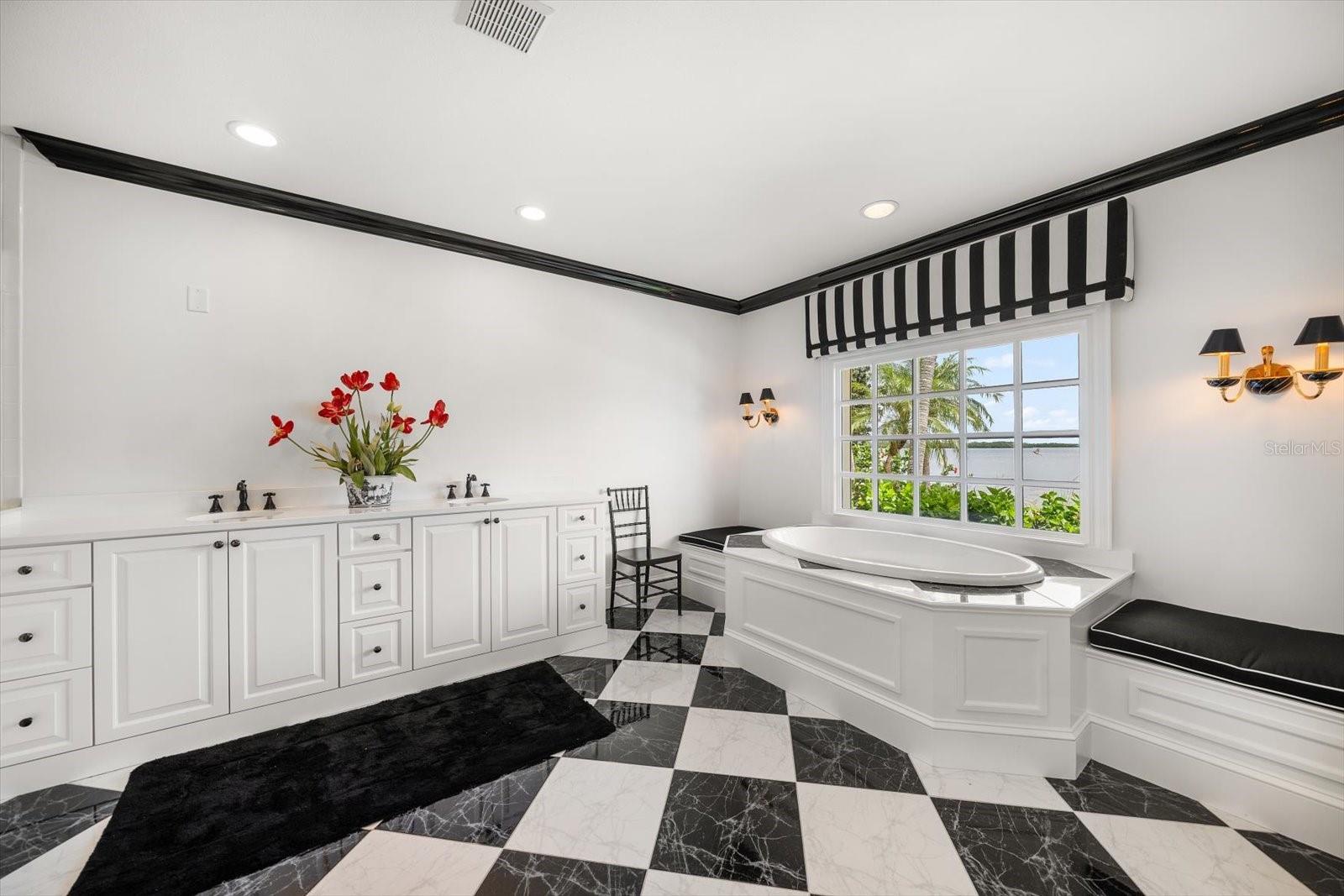 Image 39 of 87 For 1021 Bay Esplanade