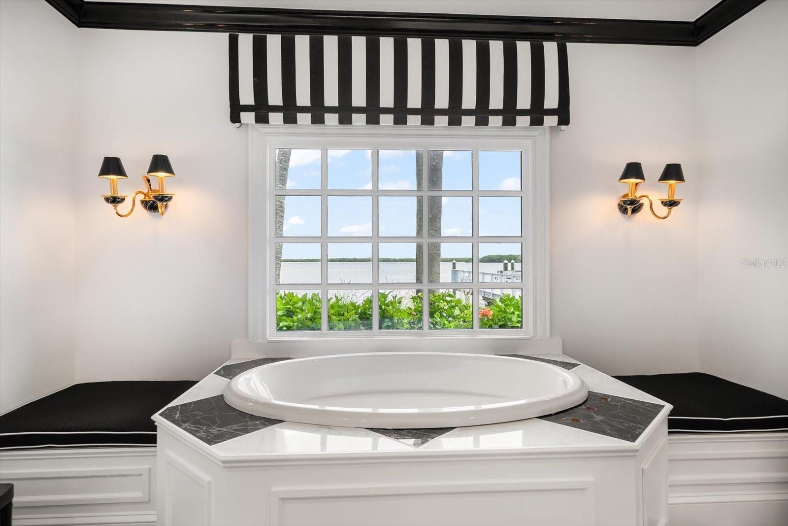 Image 40 of 87 For 1021 Bay Esplanade