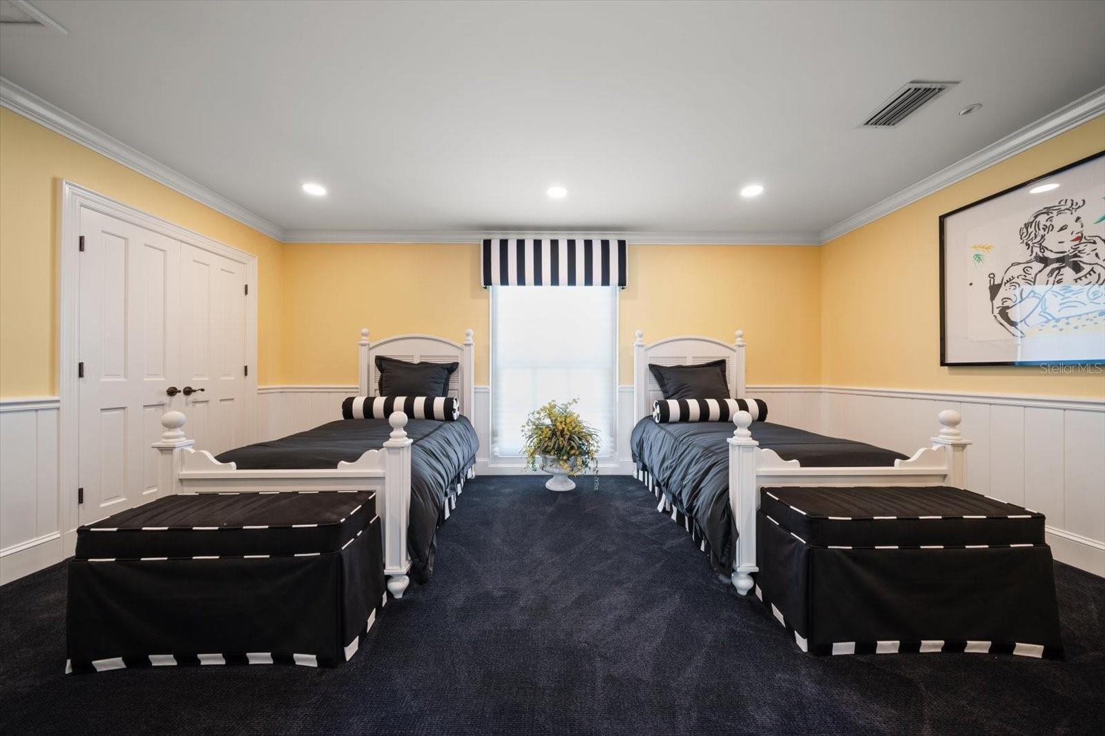 Image 49 of 87 For 1021 Bay Esplanade