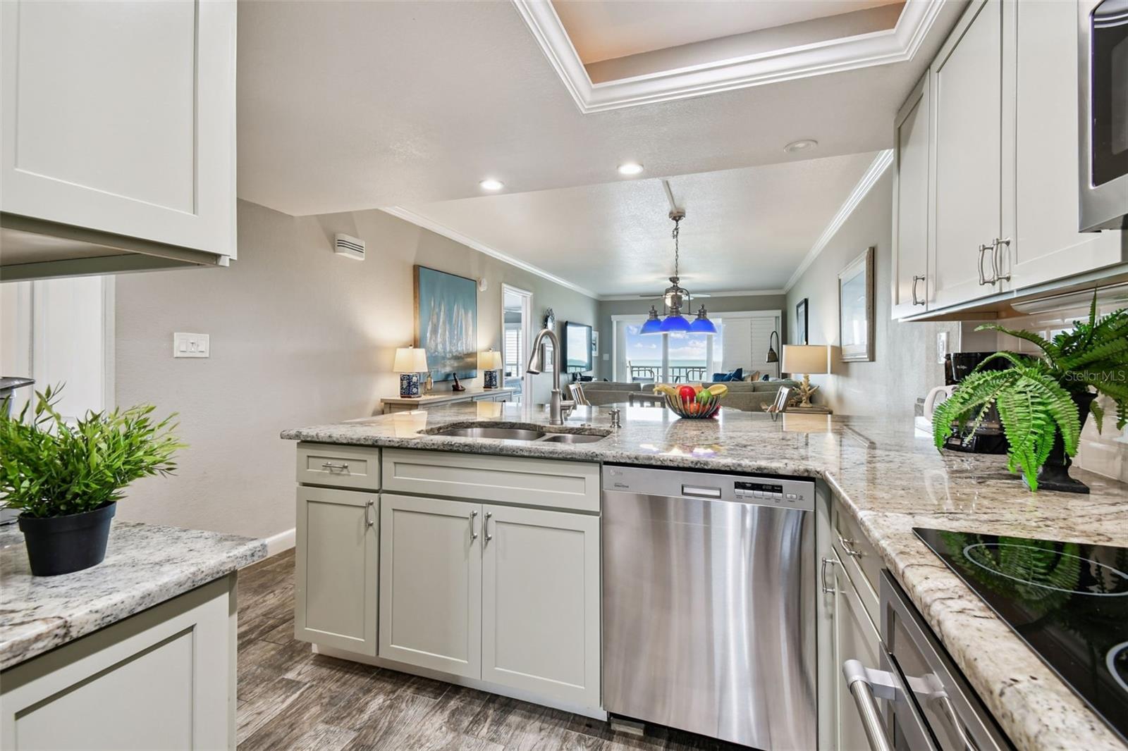 Image 10 of 81 For 7532 Bayshore Drive 402