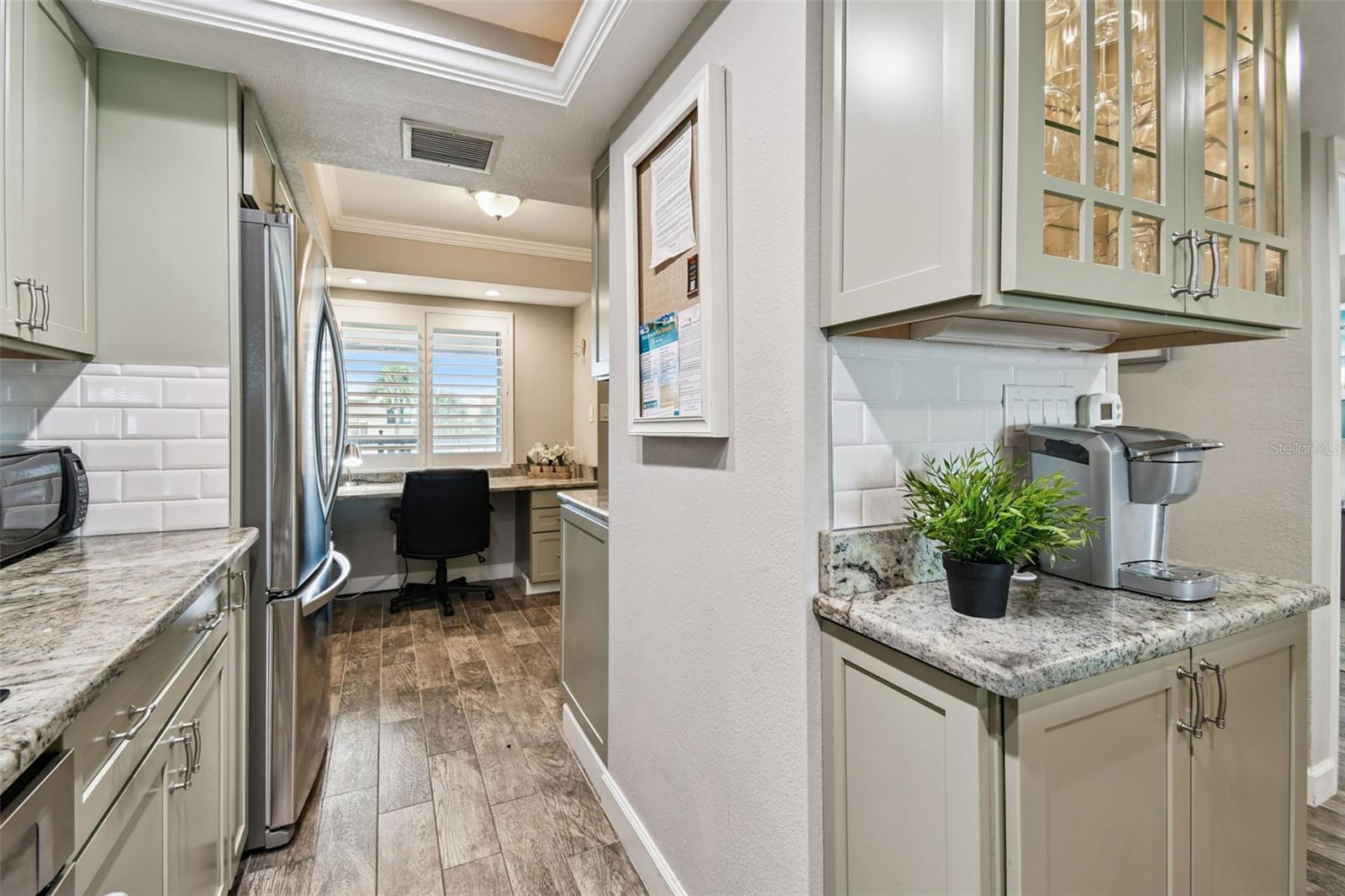 Image 11 of 81 For 7532 Bayshore Drive 402