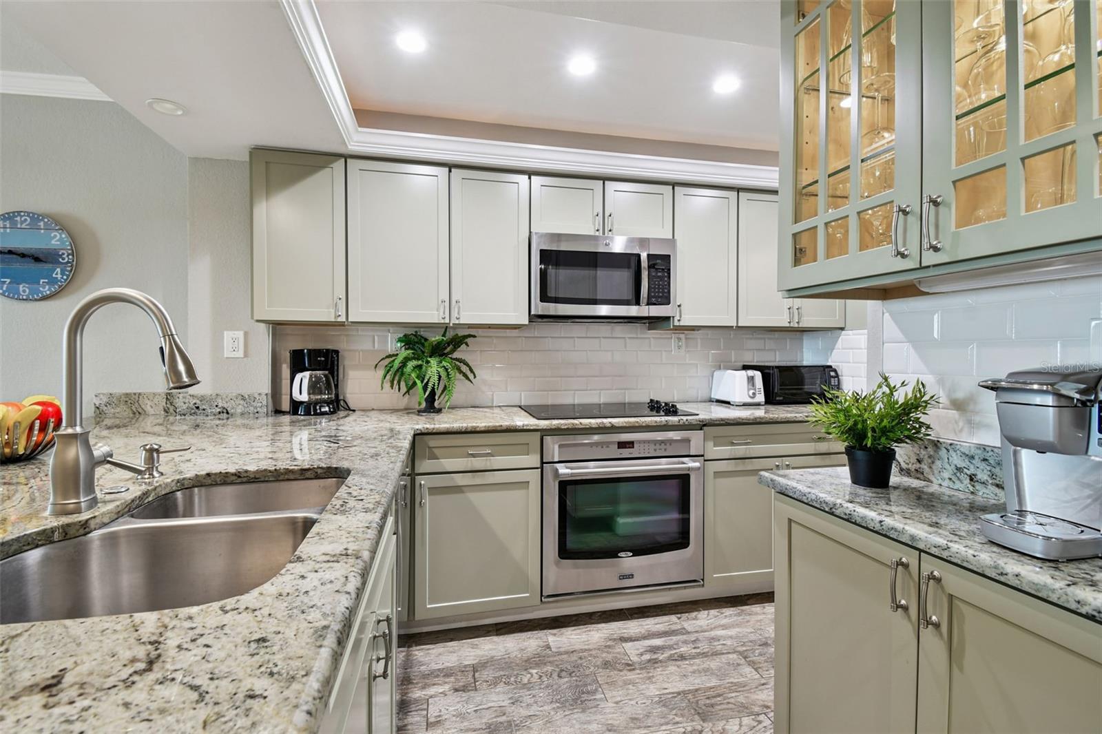 Image 12 of 81 For 7532 Bayshore Drive 402