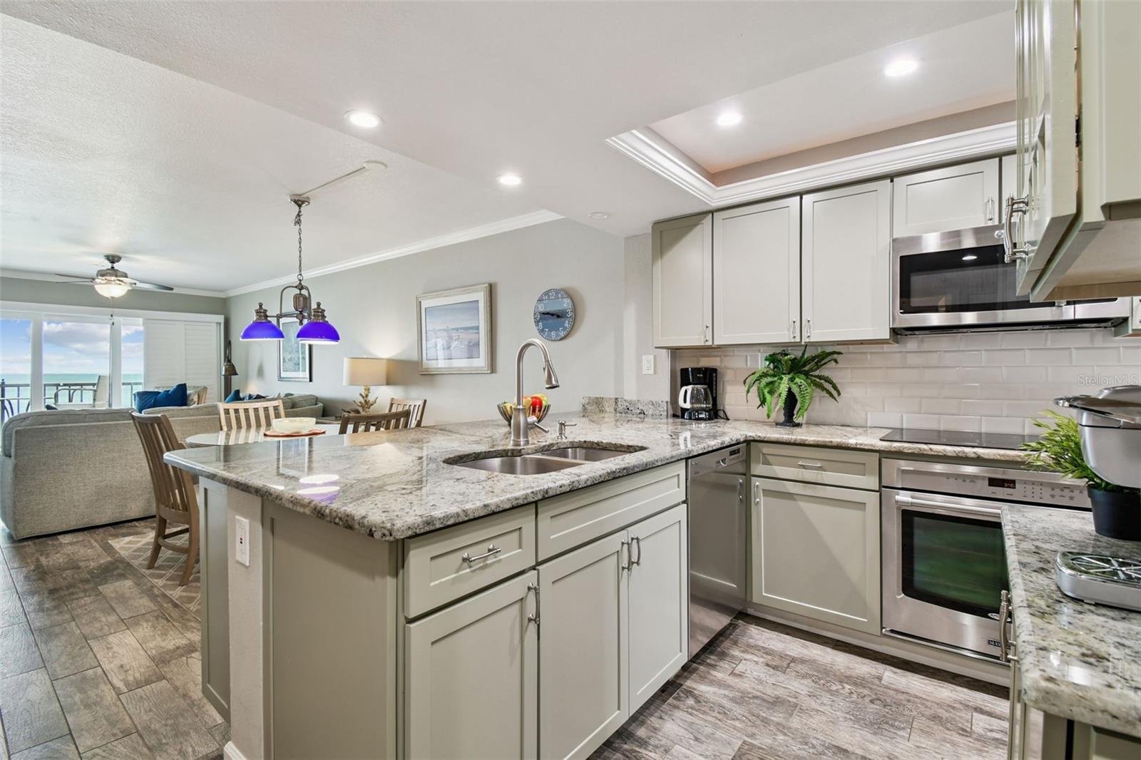 Image 13 of 81 For 7532 Bayshore Drive 402