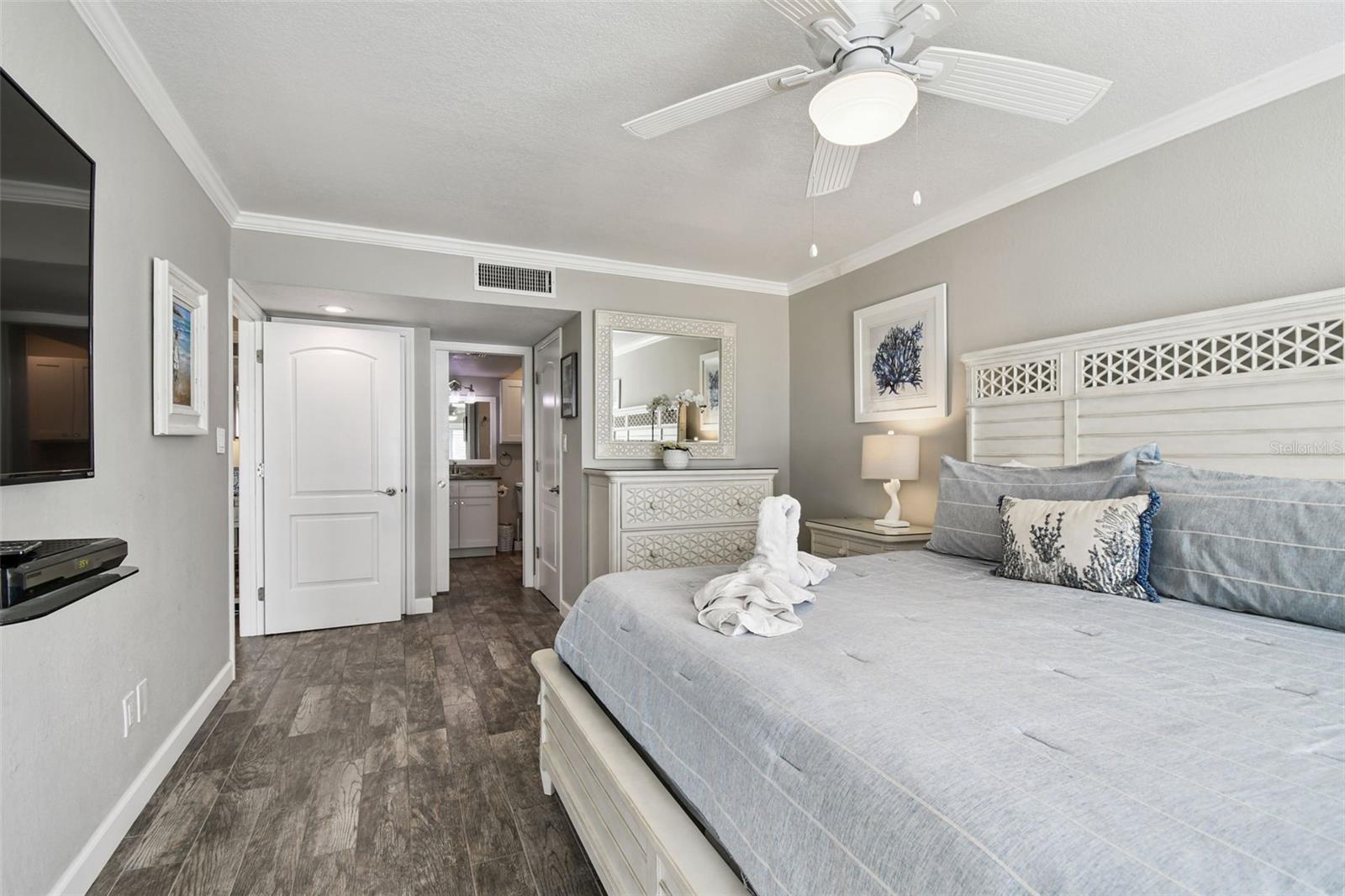 Image 29 of 81 For 7532 Bayshore Drive 402