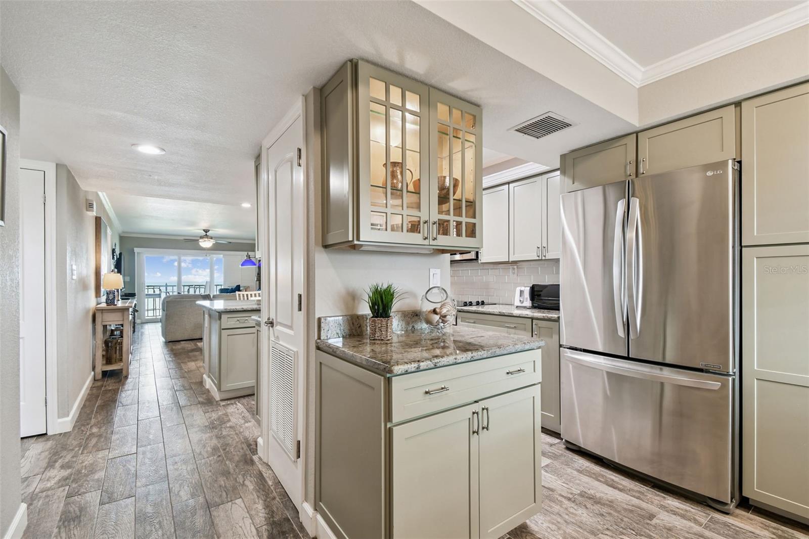 Image 5 of 81 For 7532 Bayshore Drive 402