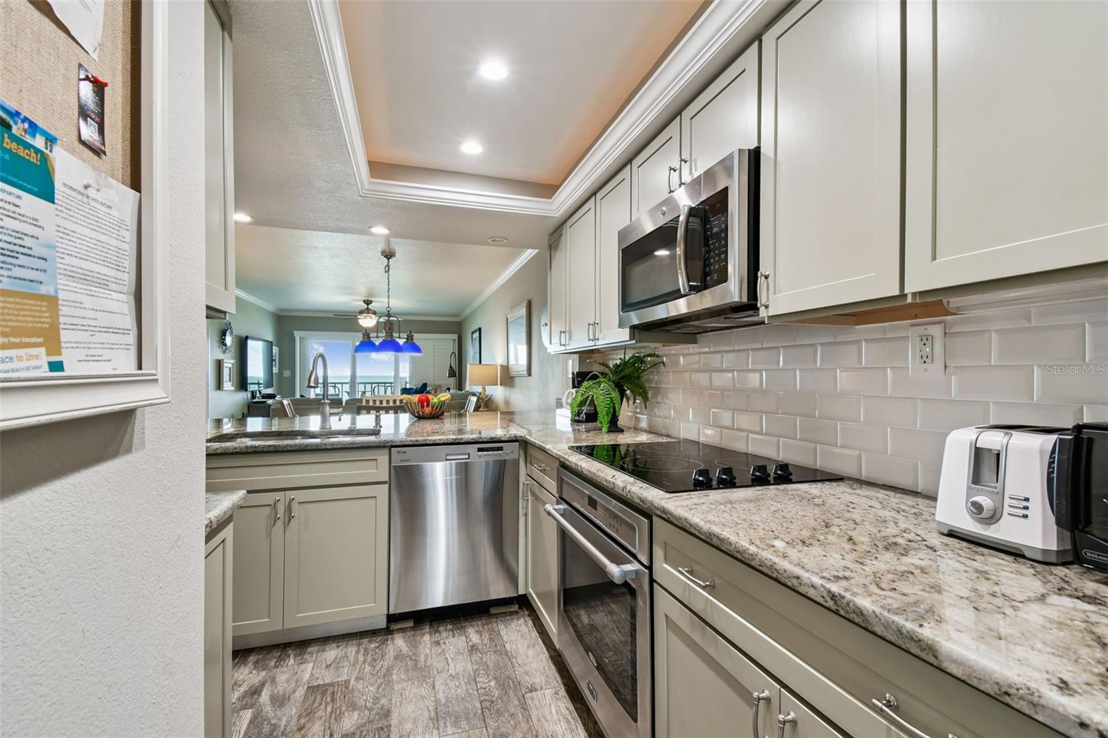 Image 9 of 81 For 7532 Bayshore Drive 402