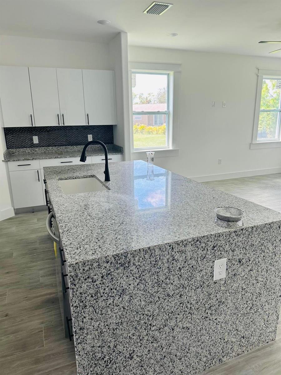 Image 12 of 19 For 5555 Veracruz Terrace