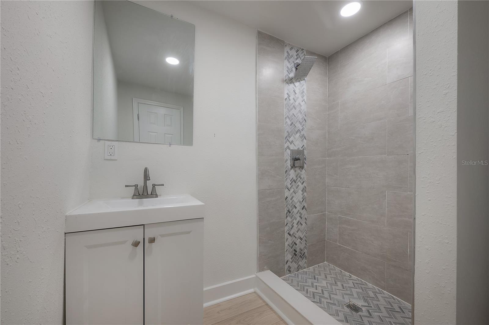 Image 17 of 46 For 1021 Columbus Drive