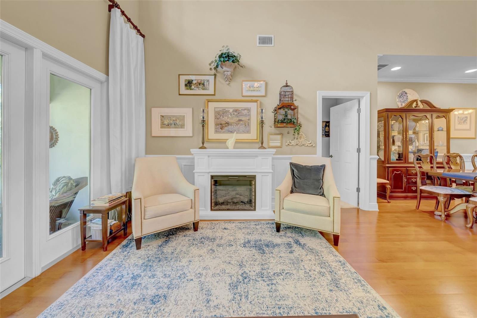 Image 6 of 75 For 244 Valencia Circle