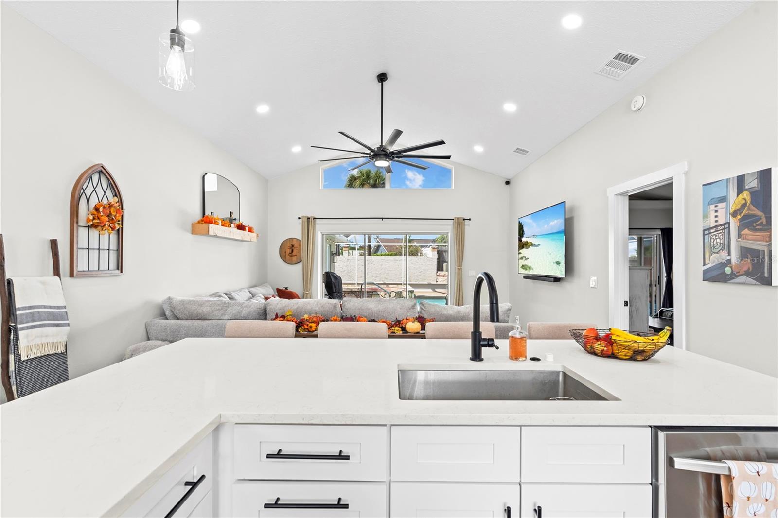 Image 10 of 41 For 18639 White Pine Circle