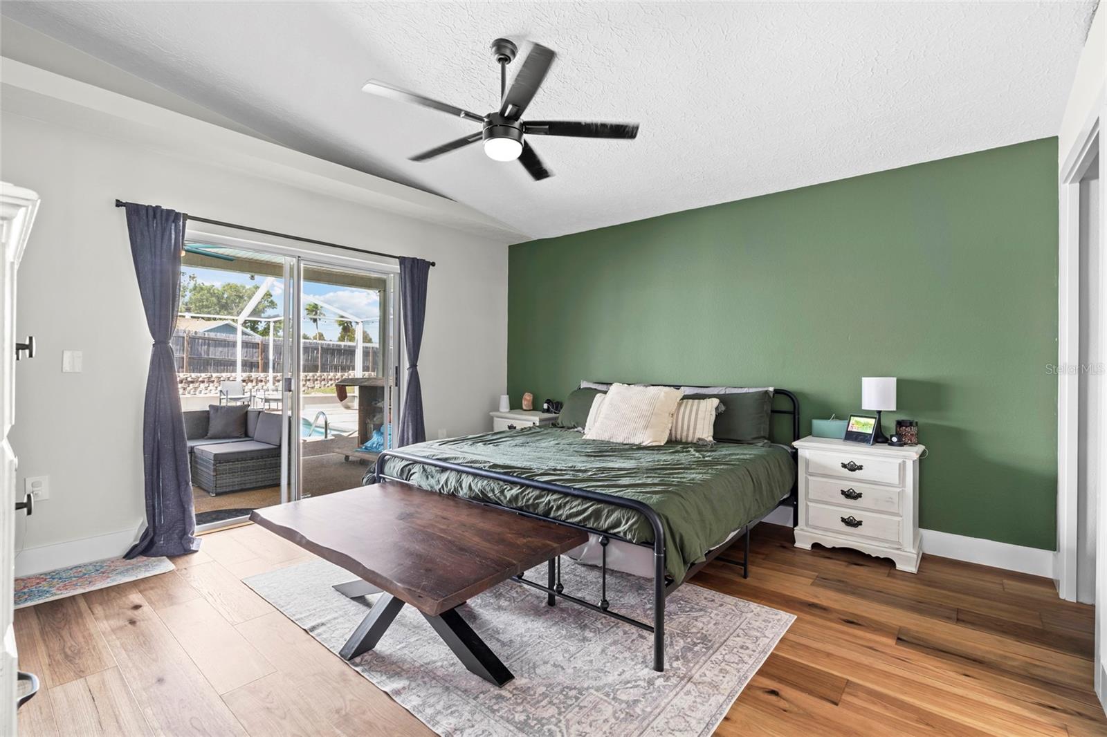 Image 15 of 41 For 18639 White Pine Circle