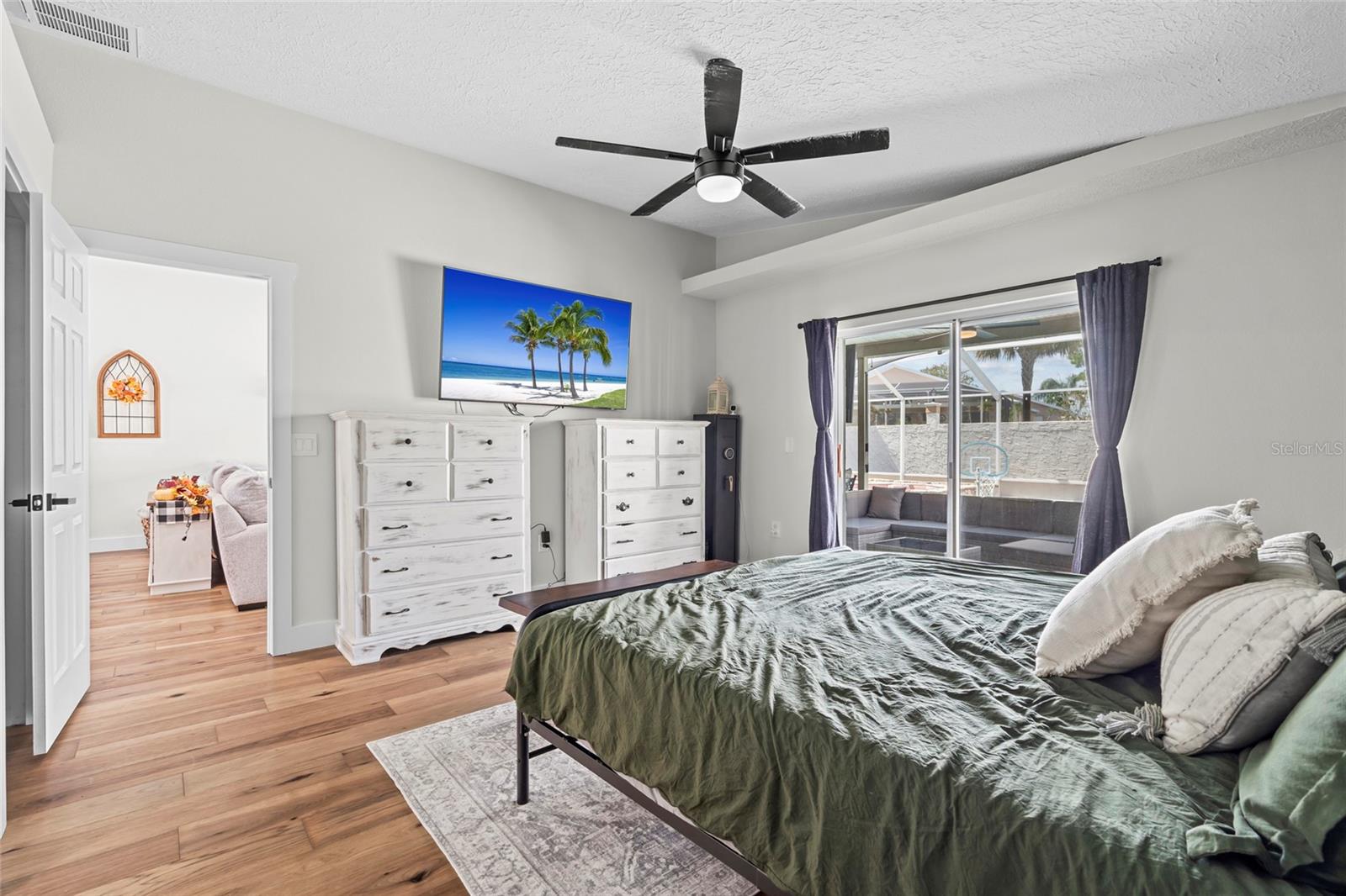 Image 16 of 41 For 18639 White Pine Circle
