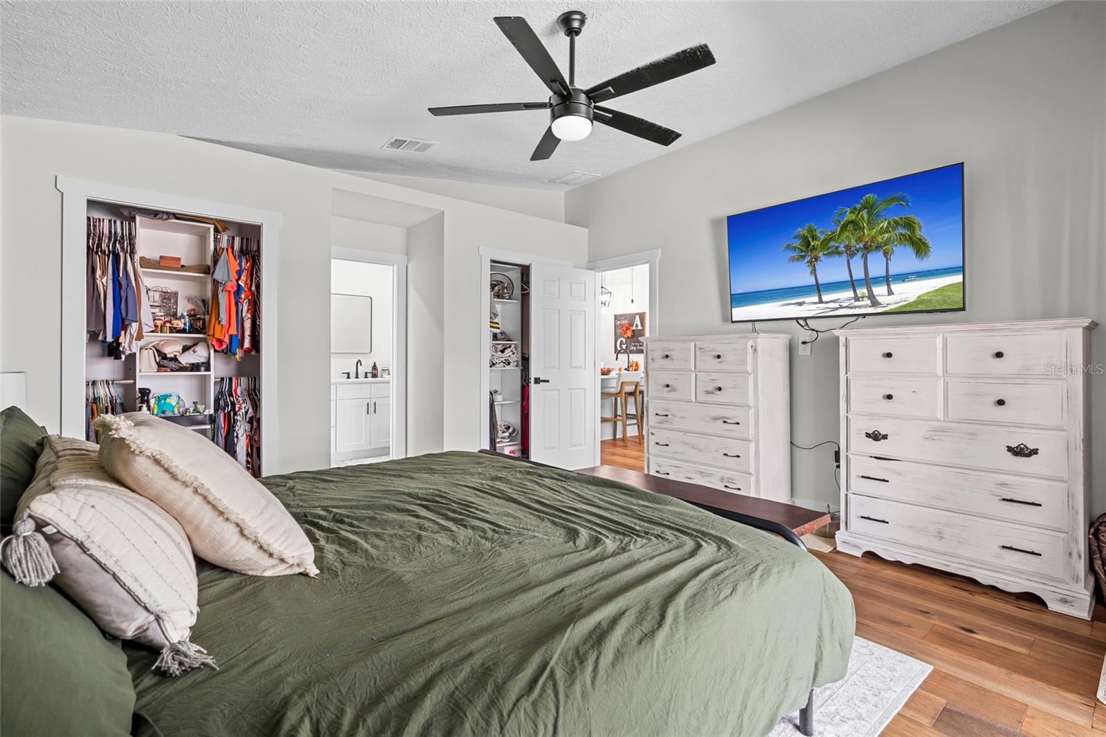 Image 17 of 41 For 18639 White Pine Circle