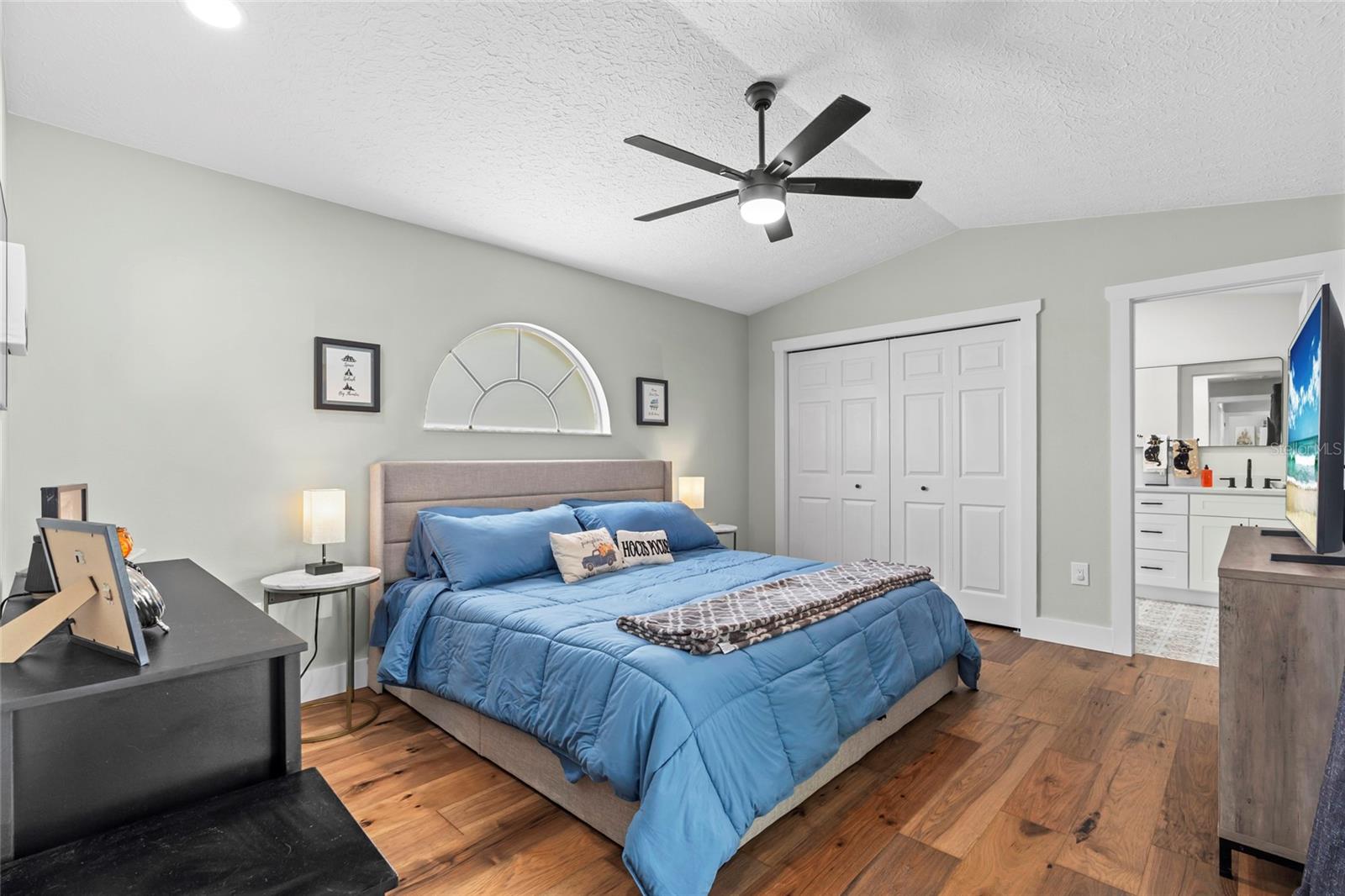 Image 20 of 41 For 18639 White Pine Circle