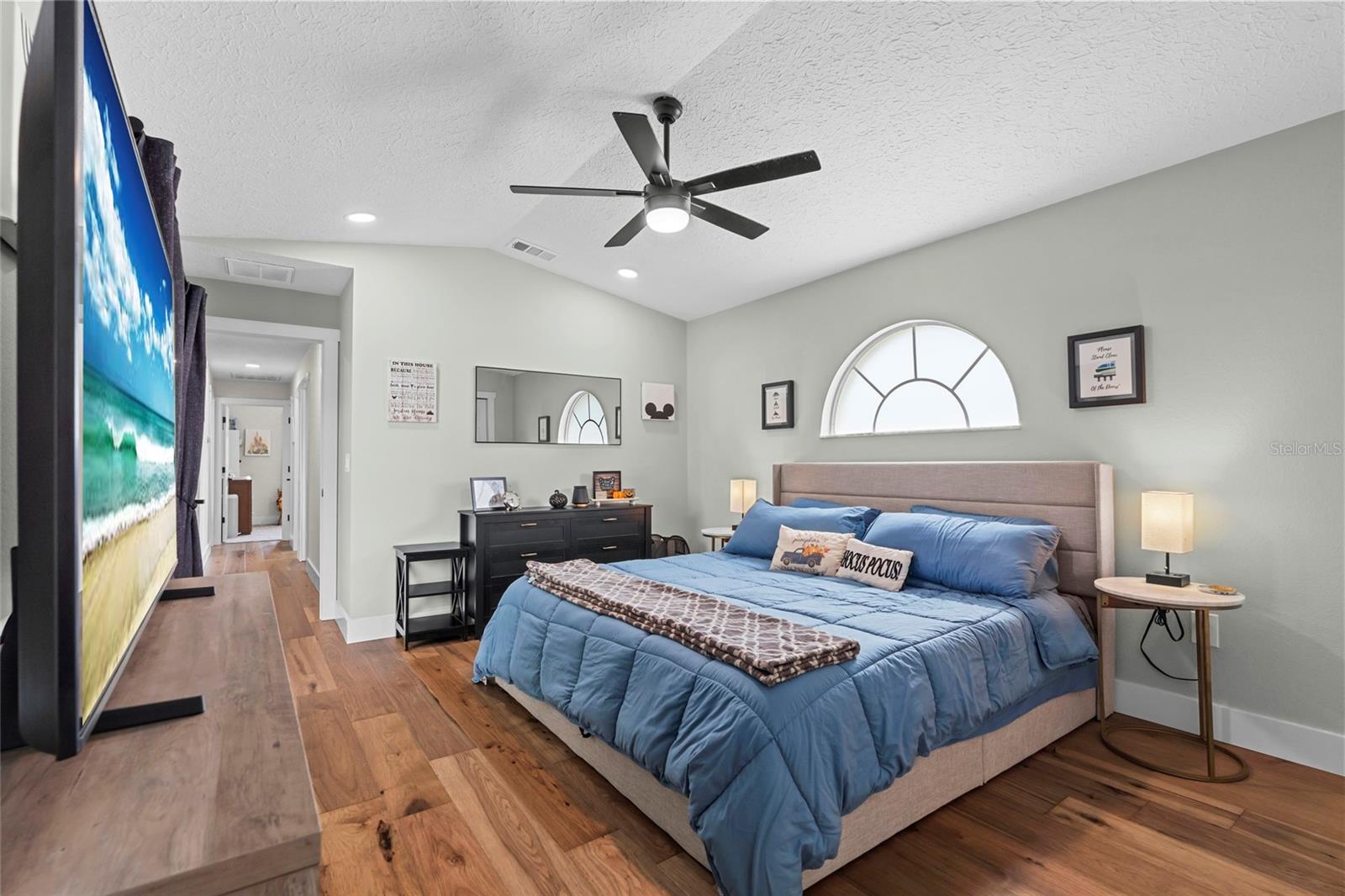 Image 21 of 41 For 18639 White Pine Circle