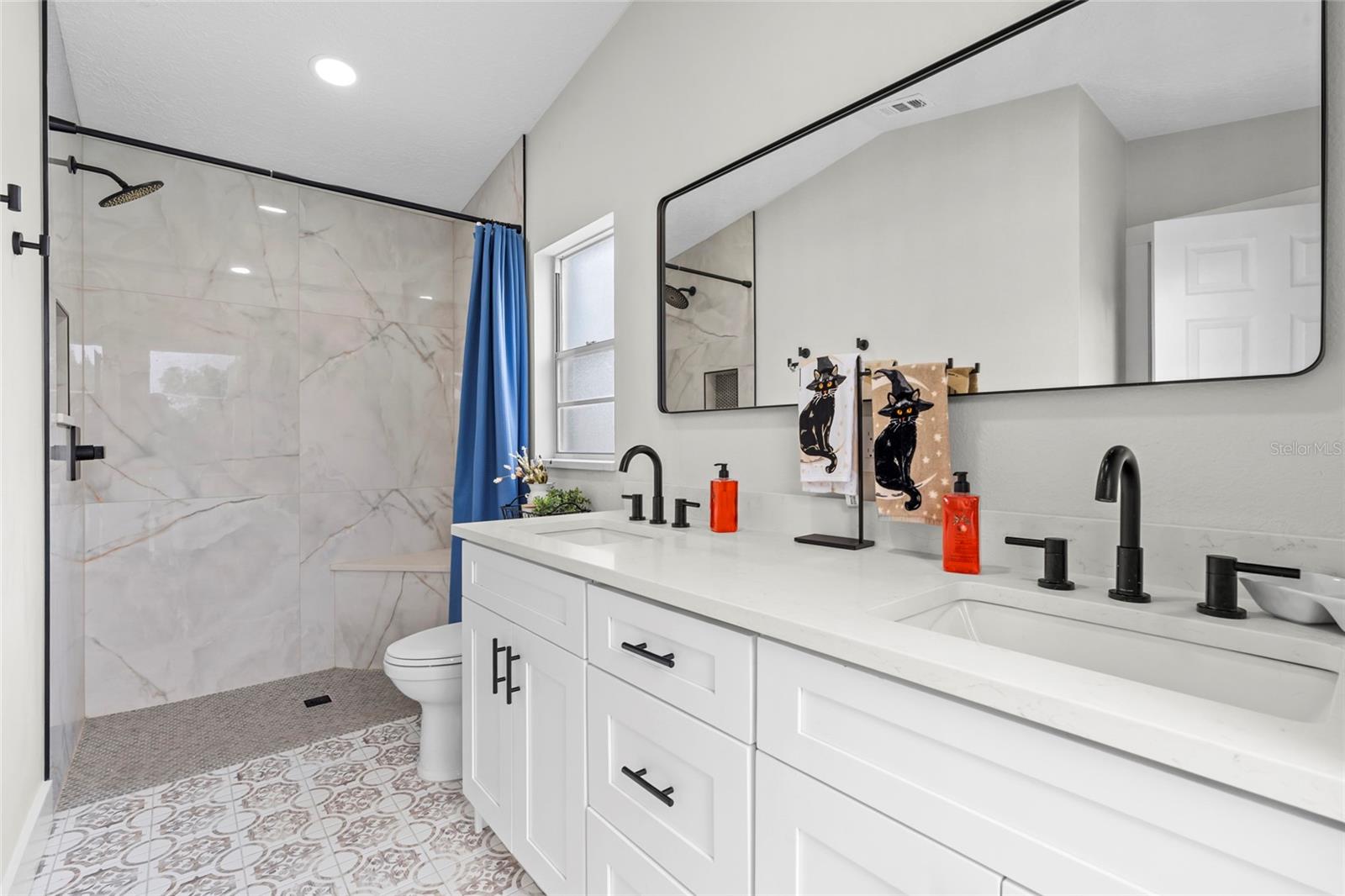 Image 23 of 41 For 18639 White Pine Circle