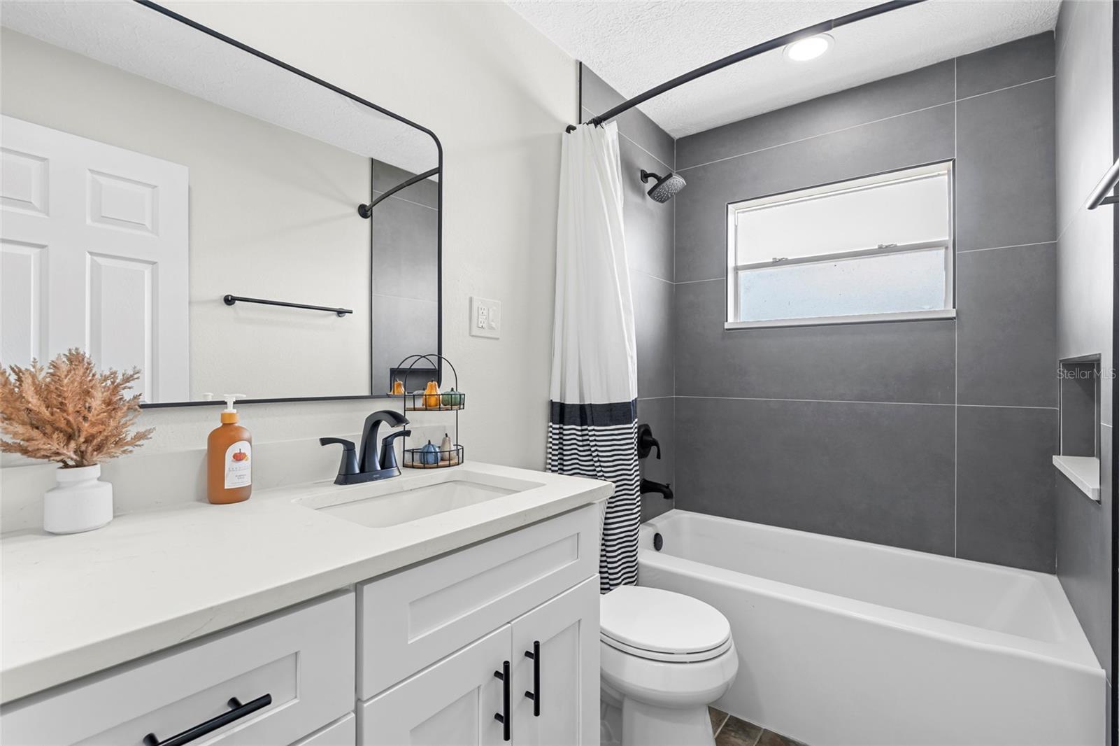 Image 27 of 41 For 18639 White Pine Circle