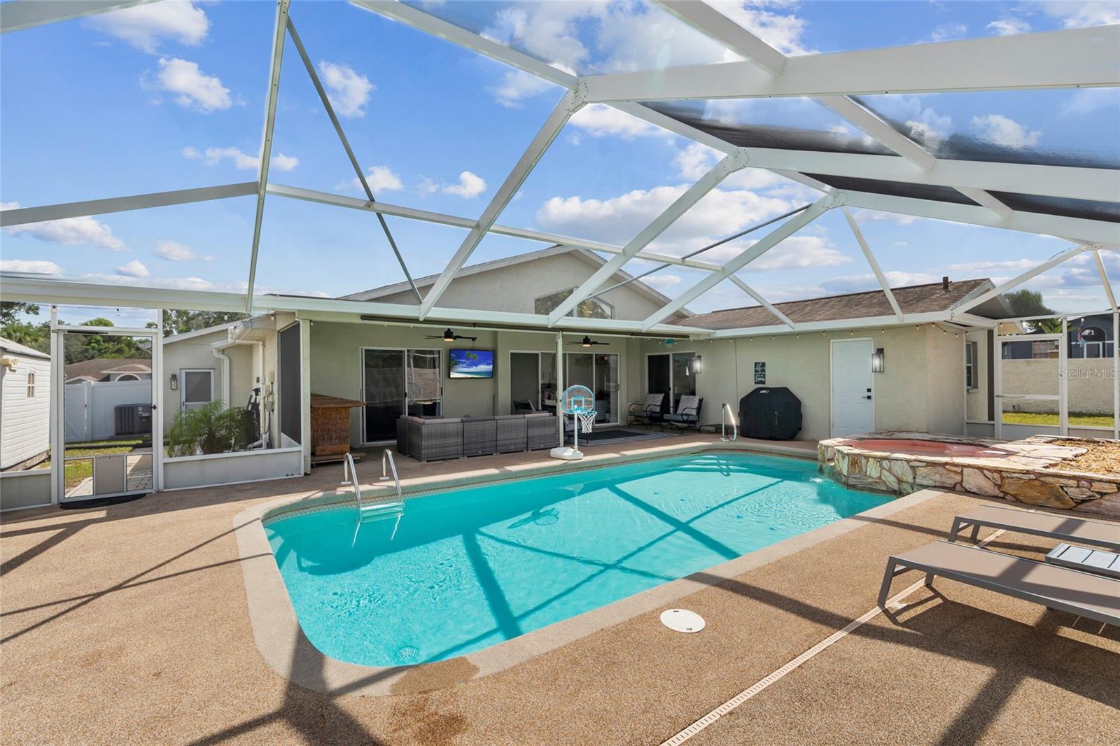 Image 32 of 41 For 18639 White Pine Circle