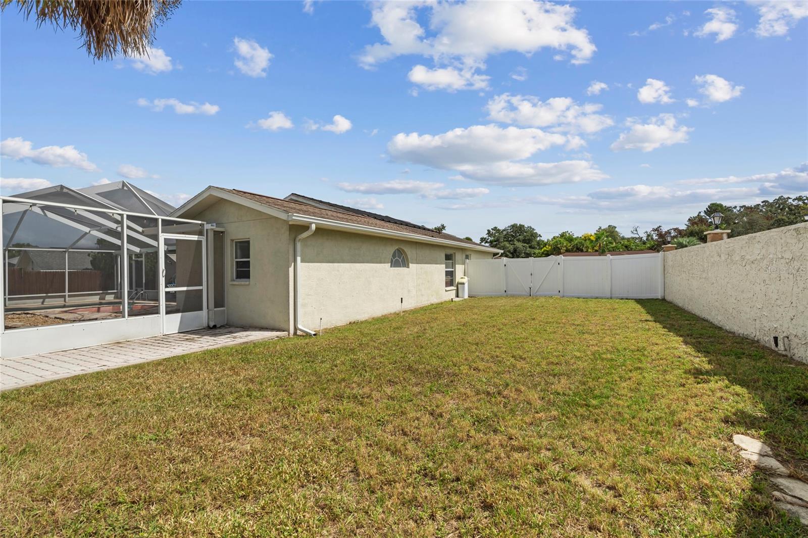 Image 34 of 41 For 18639 White Pine Circle