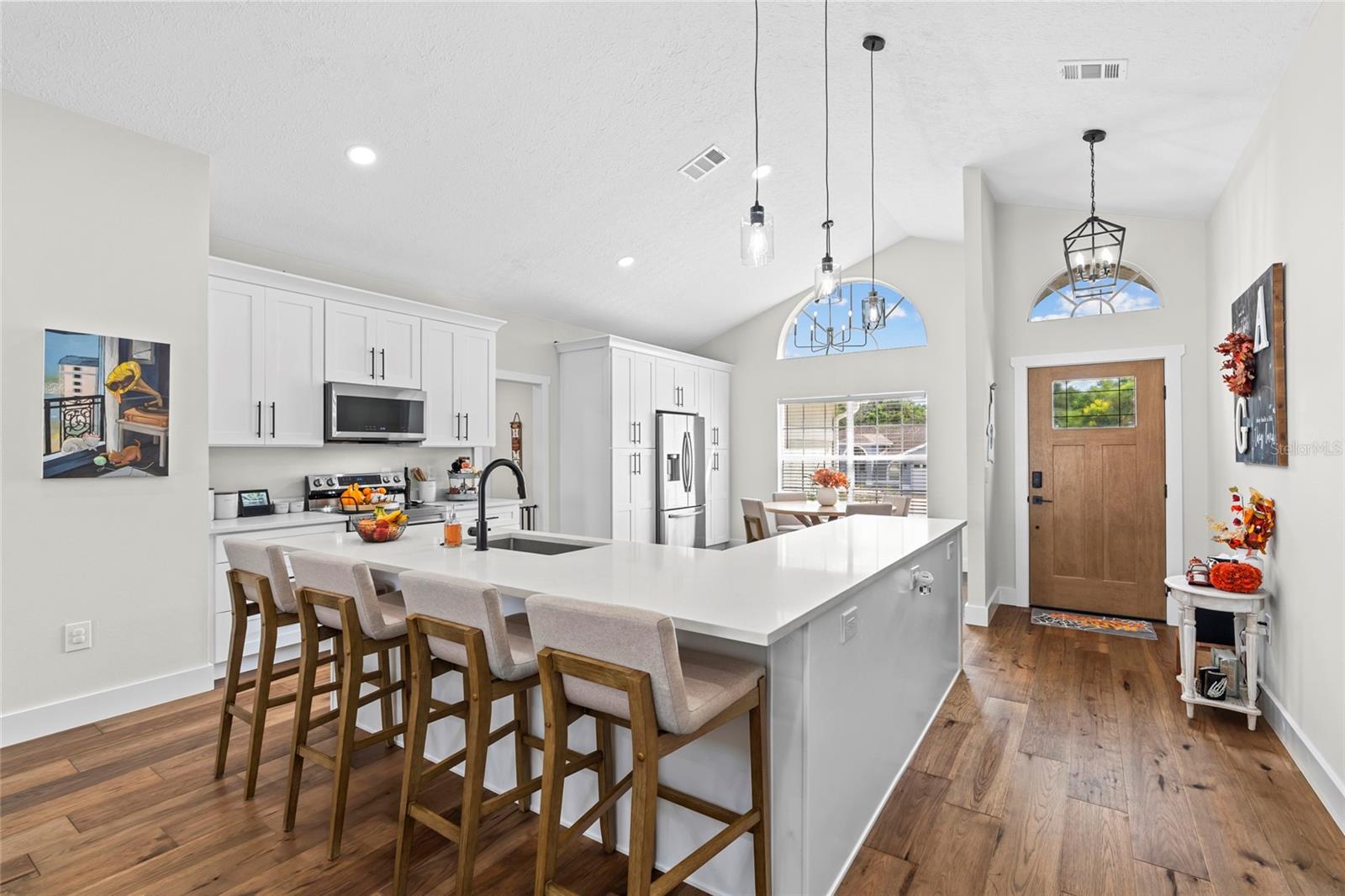 Image 4 of 41 For 18639 White Pine Circle