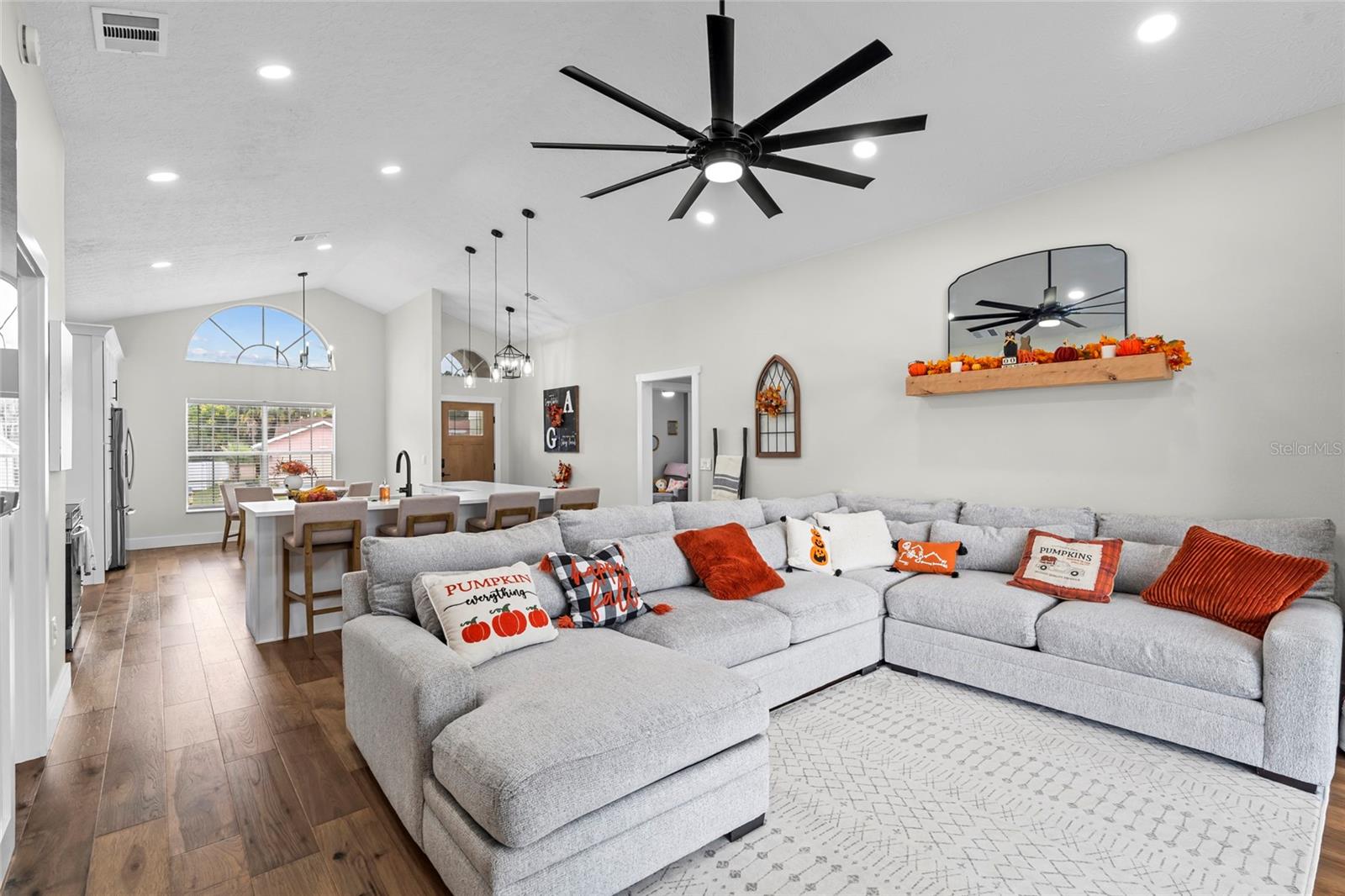 Image 6 of 41 For 18639 White Pine Circle