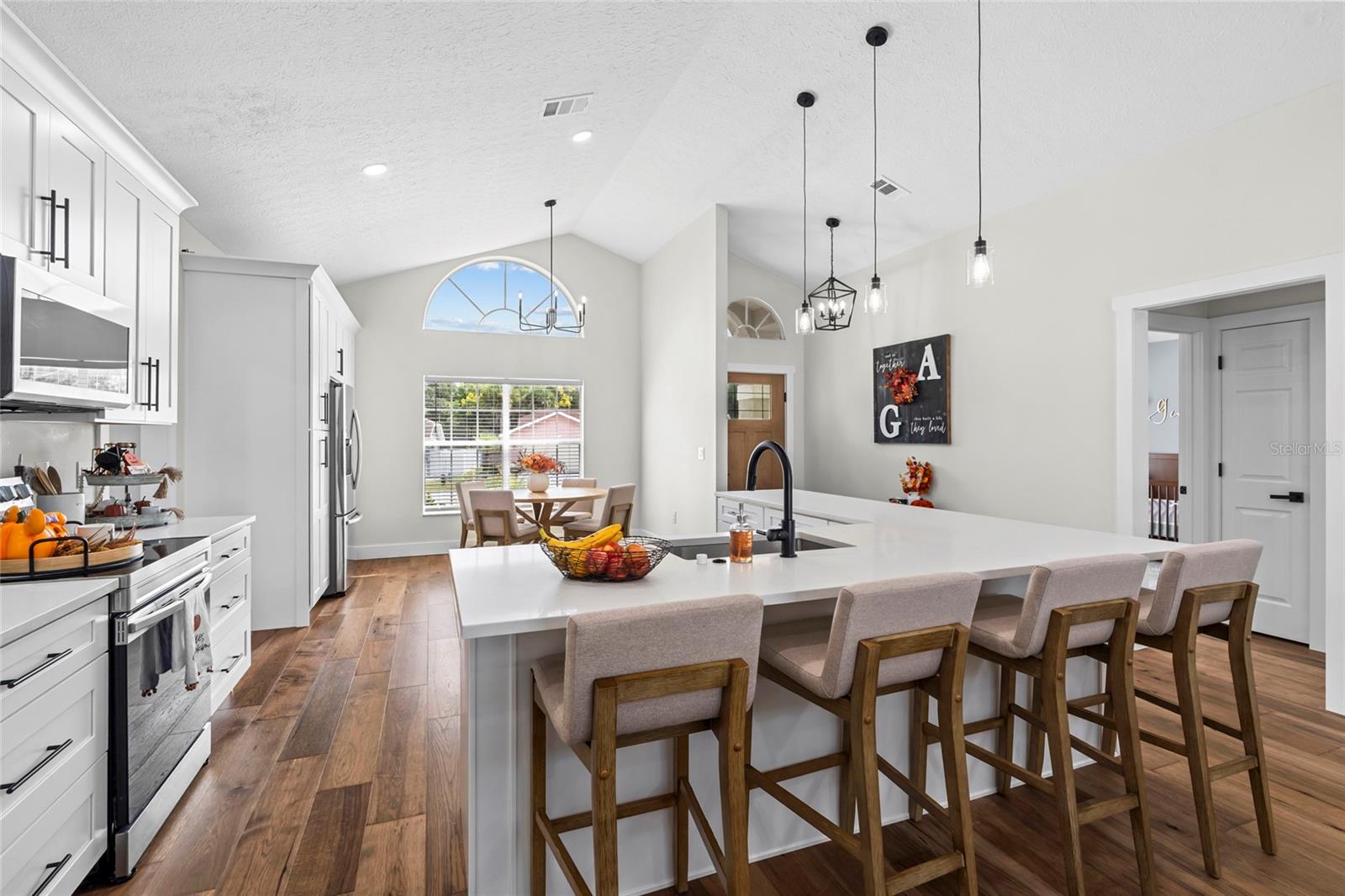 Image 7 of 41 For 18639 White Pine Circle