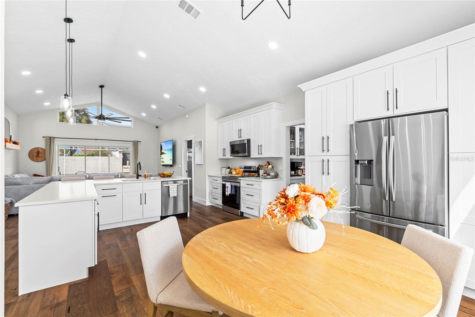 Image 8 of 41 For 18639 White Pine Circle