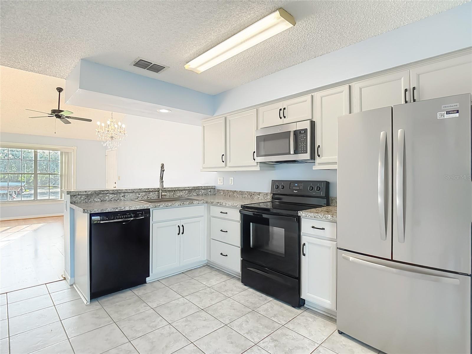 Image 13 of 39 For 4925 Myrtle Oak Drive 26