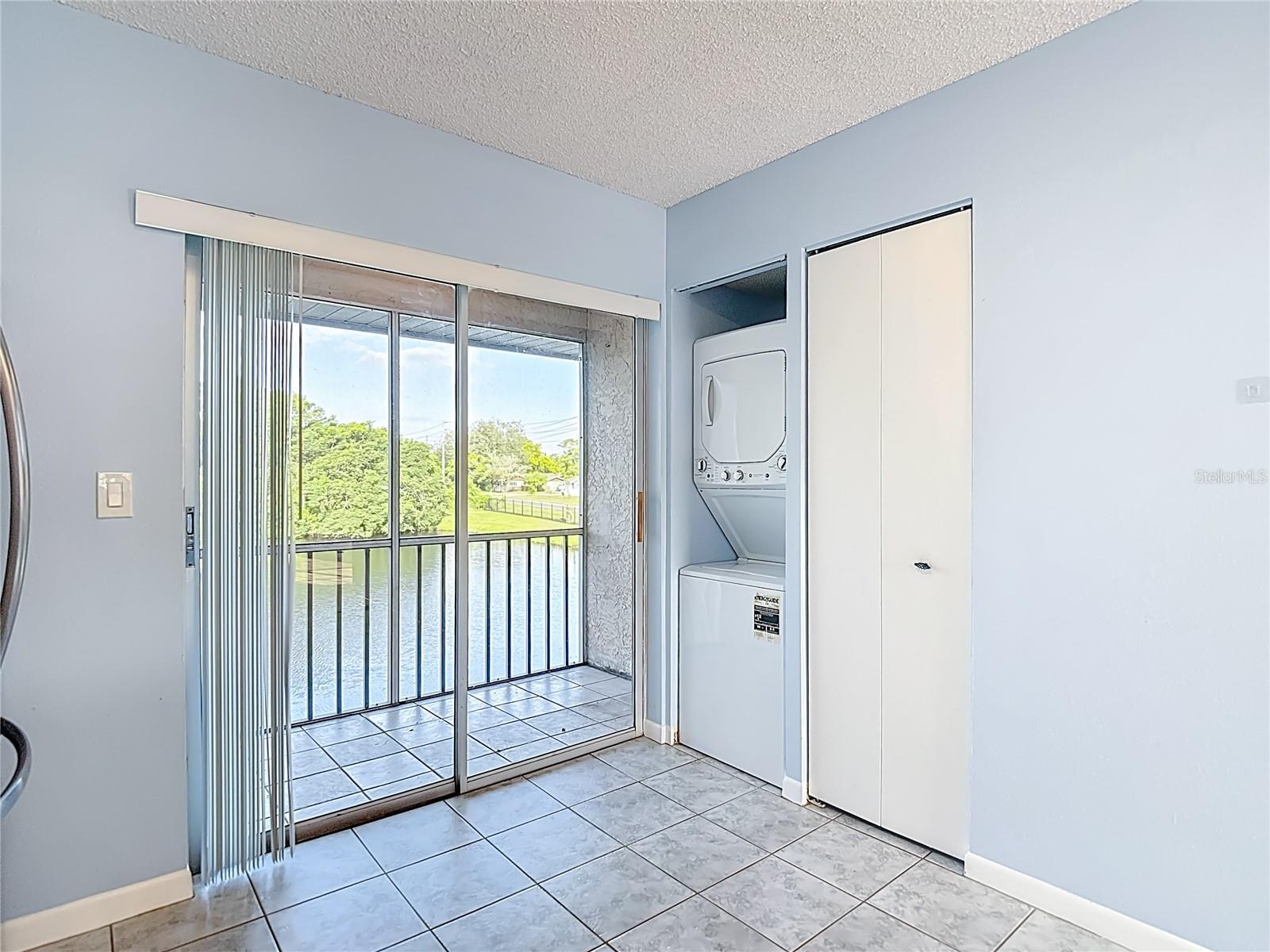 Image 15 of 39 For 4925 Myrtle Oak Drive 26
