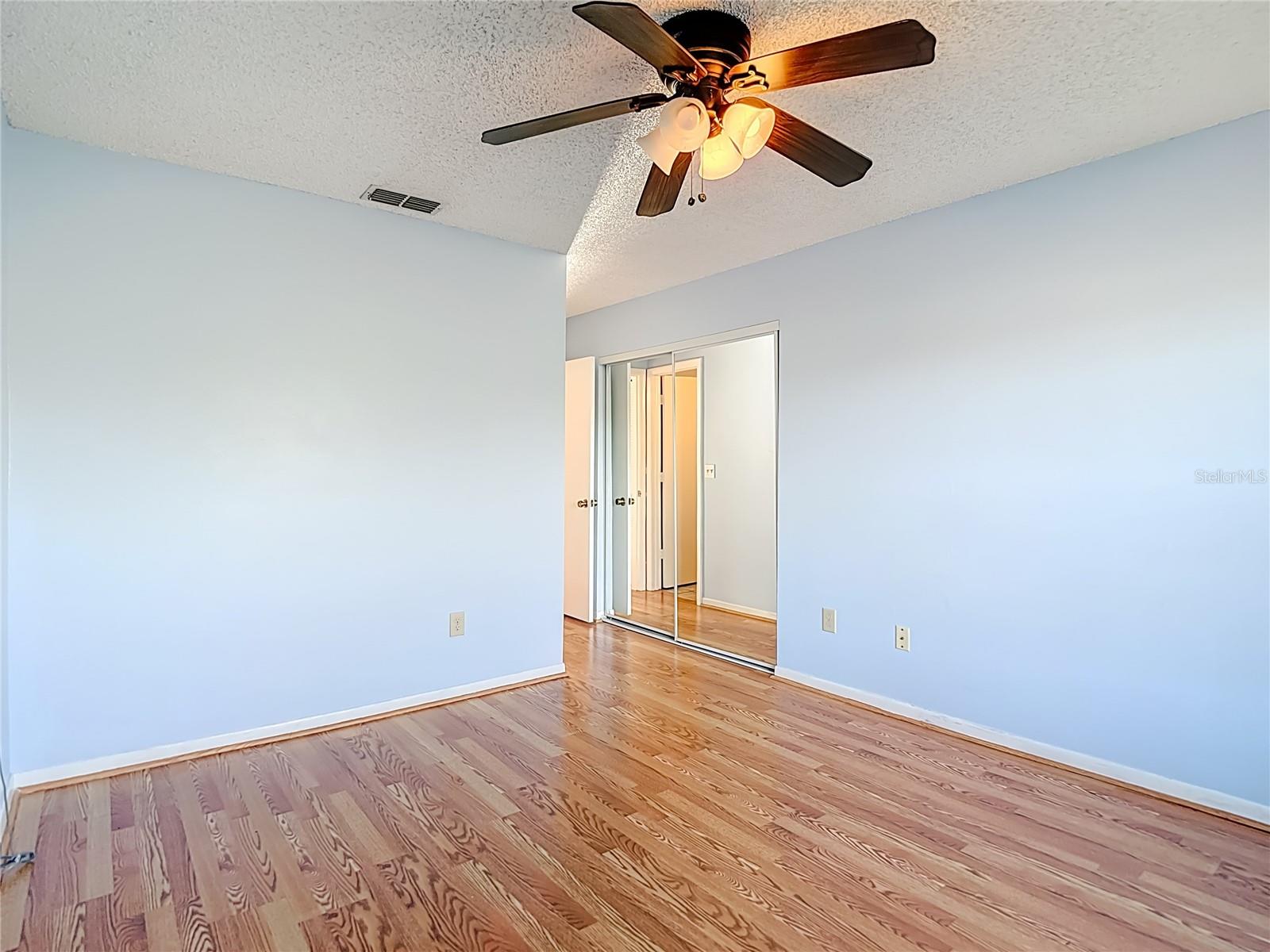 Image 16 of 39 For 4925 Myrtle Oak Drive 26