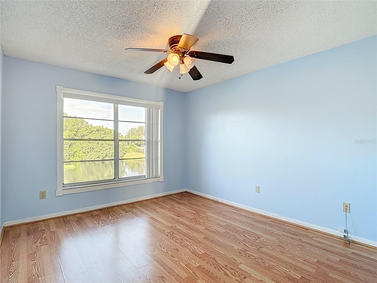Image 17 of 39 For 4925 Myrtle Oak Drive 26