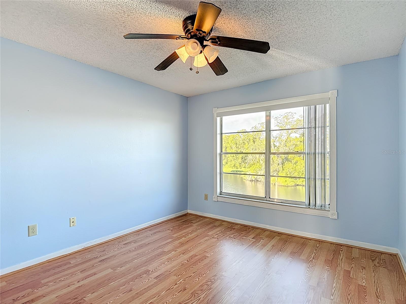 Image 18 of 39 For 4925 Myrtle Oak Drive 26