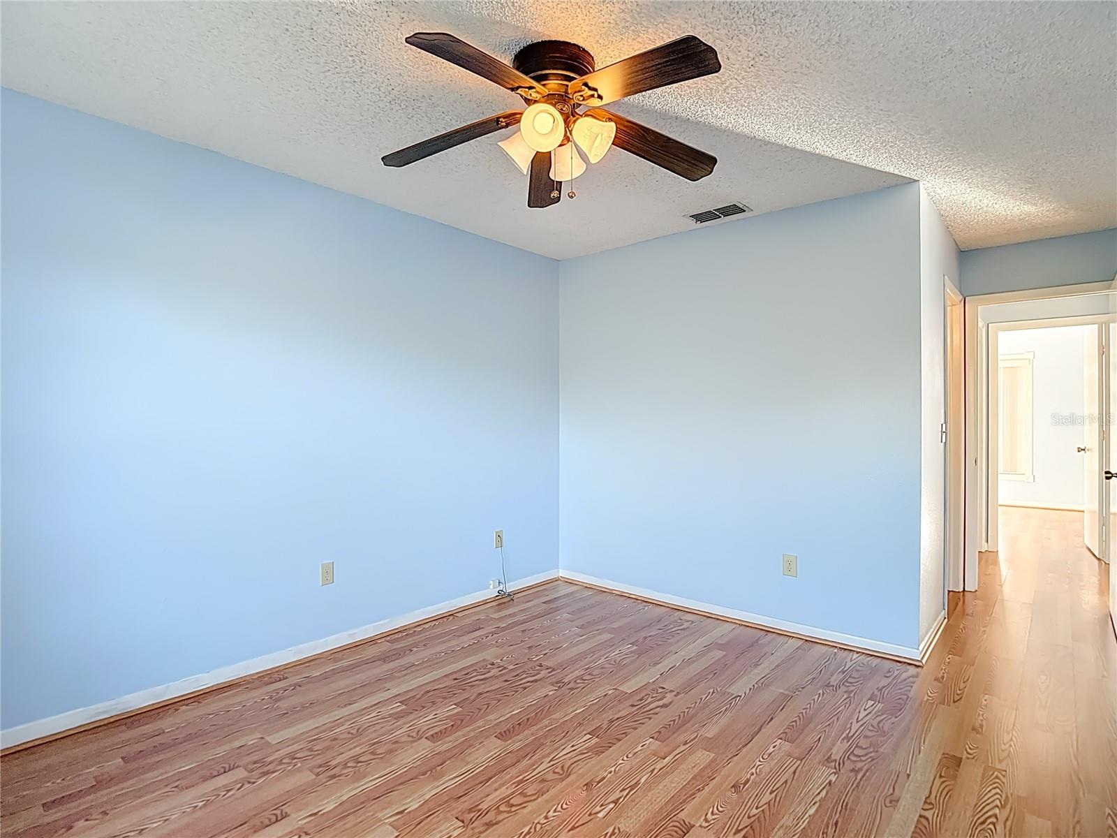 Image 19 of 39 For 4925 Myrtle Oak Drive 26