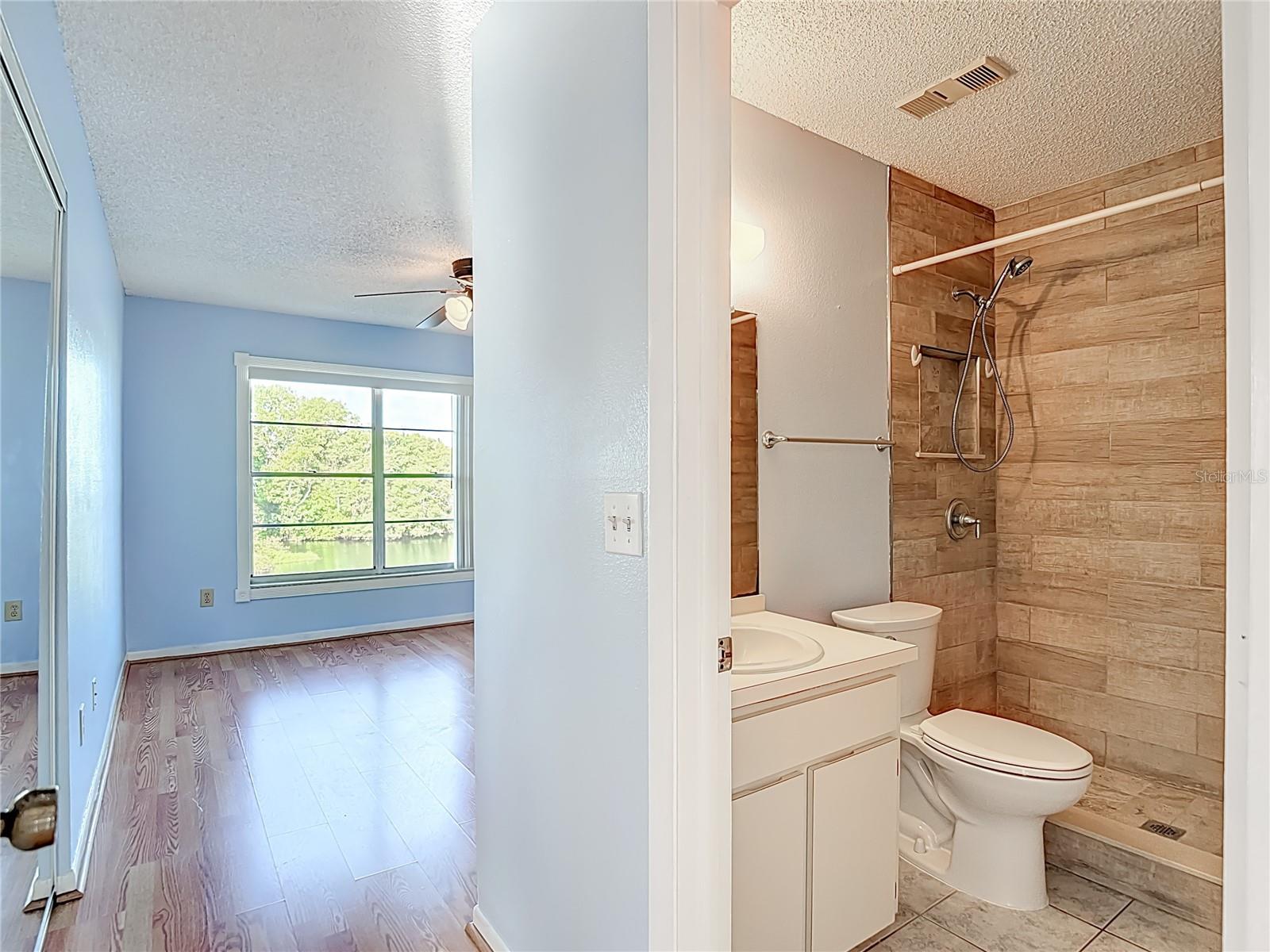 Image 21 of 39 For 4925 Myrtle Oak Drive 26