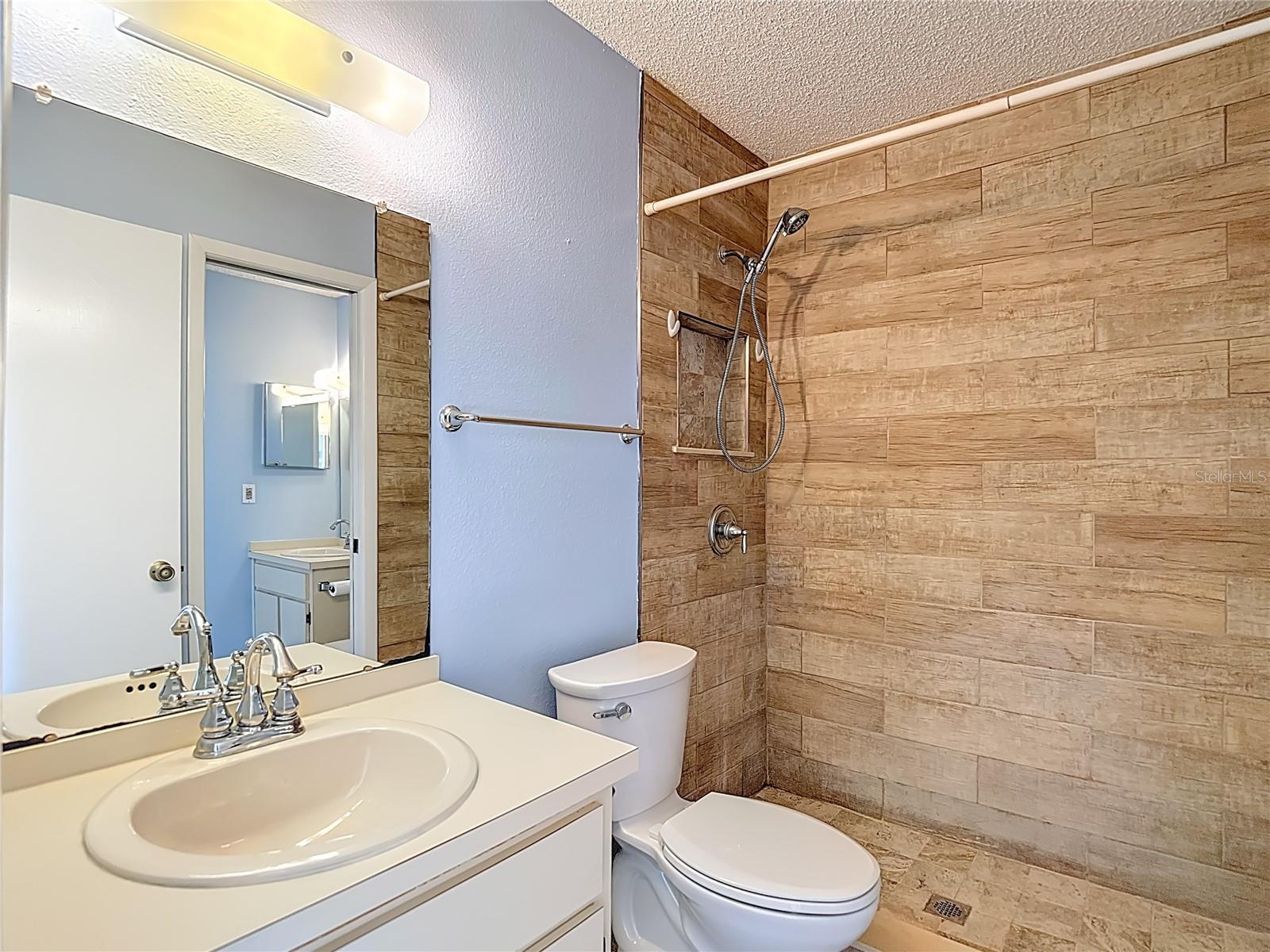 Image 22 of 39 For 4925 Myrtle Oak Drive 26